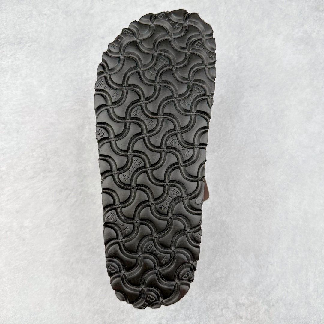 图片[9]-＃CS Birkenstock Boston VL 勃肯软木底包头拖鞋 天鹅绒般的绒面革赋子休闲的经典外观 四季皆宜 柔软的鞋床采用额外的泡沫缓冲层 提供额外的舒适感和全天支撑 全网独家首发 源于德国的严谨工艺 牛巴戎面 中层松木 EVA 三层组合大底 优质牛皮面料五金扣 出口订单 尺码：35-44-选品中心