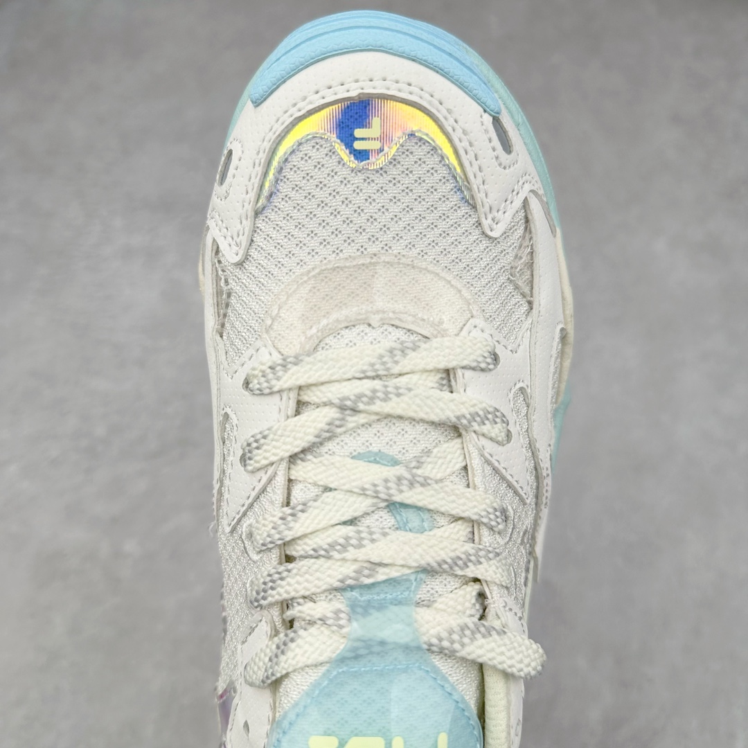 图片[4]-斐乐Fila Fusion Bianco 硬糖系列老爹风增高厚底复古中性休闲运动慢跑鞋 FILA FUSION正式推出全新BIANCO硬糖鞋，该鞋款灵感来自于阿尔卑斯山最高峰Moute Bianco的灵感，同时全掌搭载TECNO-PIUMAX轻能发泡科技，鞋面上穿插了层次丰富的设计，更增添酷炫感。大底采用山峦起伏的设计理念，整个夏天，带你感受来自阿尔卑斯雪山的凉爽。BIANCO硬糖鞋是FILA FUSION为女性打造的全新专属鞋款，BIANCO在意大利语中意为白色，BIANCO鞋底上的棱形结构意为雪山上晶莹剔透的水晶，又好像一颗颗甜美的硬糖，代表着外表绚丽、内心坚定，拥有自己主张的女性主义。让每个穿上的女生都能做最亮的高冷百变女王，可甜可飒，夏日炎炎，有硬糖更甜！尺码：35.5 36 36.5 37.5 38 38.5 39 40-选品中心