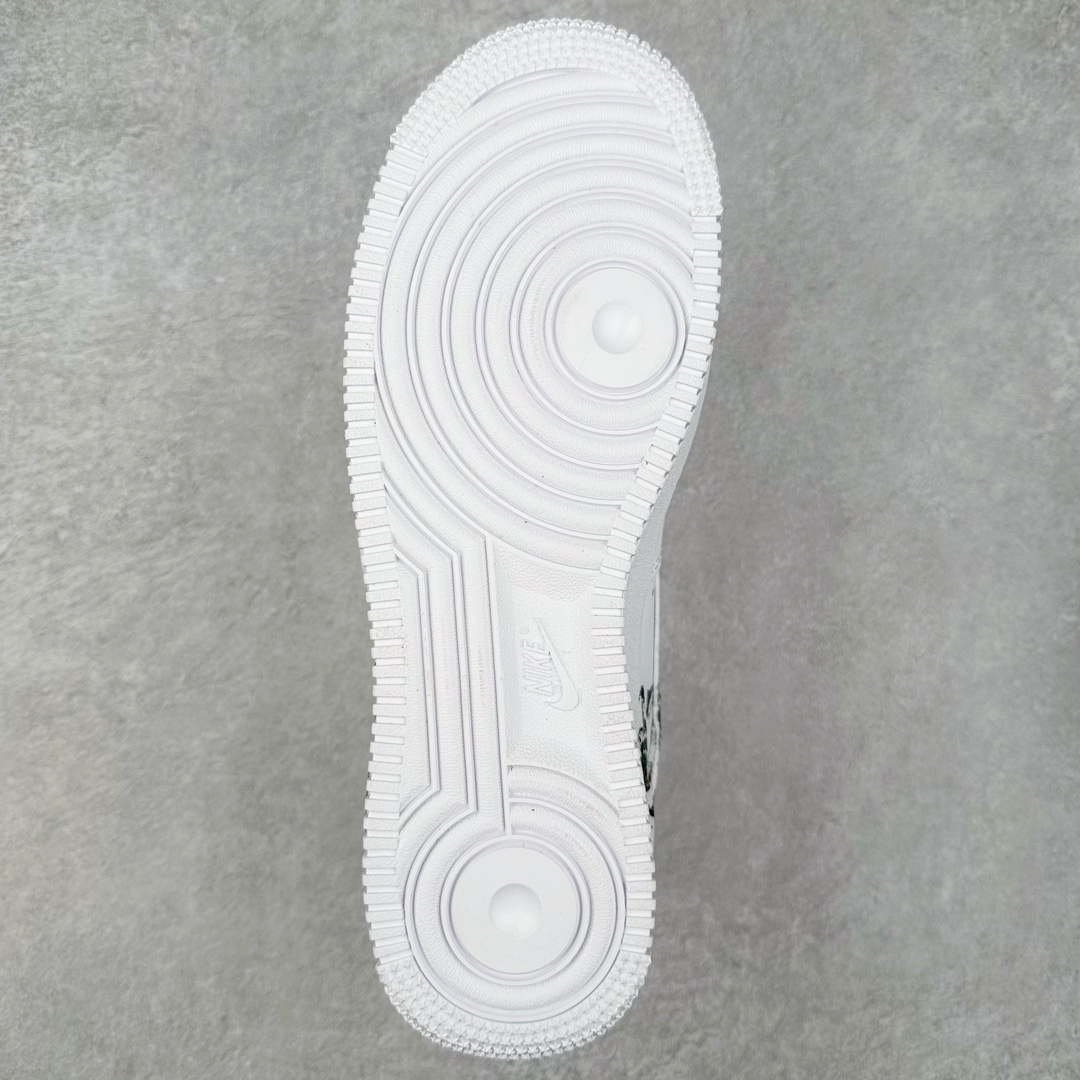 图片[9]-NK Air Force 1´07 Low 空军一号低帮百搭休闲运动板鞋 923044-100 柔软、弹性十足的缓震性能和出色的中底设计 横跨复古与现代的外型结合 造就出风靡全球 三十多年的Force 1 直到今天还深受青睐 尺码：36 36.5 37.5 38 38.5 39 40 40.5 41 42 42.5 43 44 44.5 45-选品中心