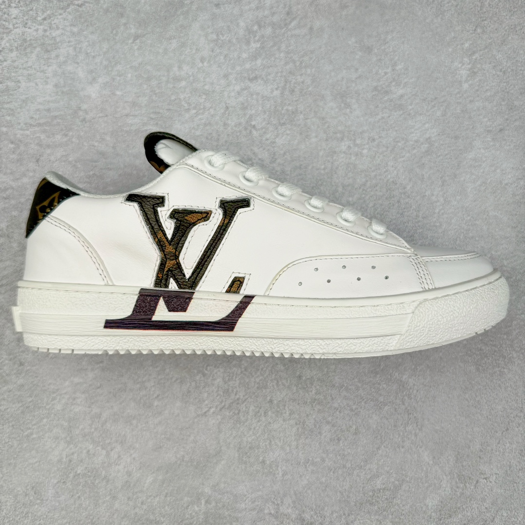 Louis Vuitton 路易威登 lv Time Out 低帮时尚运动板鞋 为舒软小牛皮革压印金属质感 Monogram 图案 再令 Louis 和vuitton 装饰点缀鞋带 与卢勒克斯金属线共同 释放莹泽光芒 搭配后部 Monogram帆布饰边和加厚胎面橡胶外底 鞋面胎牛皮和进口PVC制裁而成 高密度进口电脑车线工艺、经典LOGO跟PVC完美结合 原版大底开模 内里采用进口羊皮 超软皮内里+鞋垫 最新LV/路易威登 杨幂 关晓彤 官方等多明星网红同款 快手抖音等多平台热推 尺码：35 36 37 38 39 40 41 42 43 44-选品中心