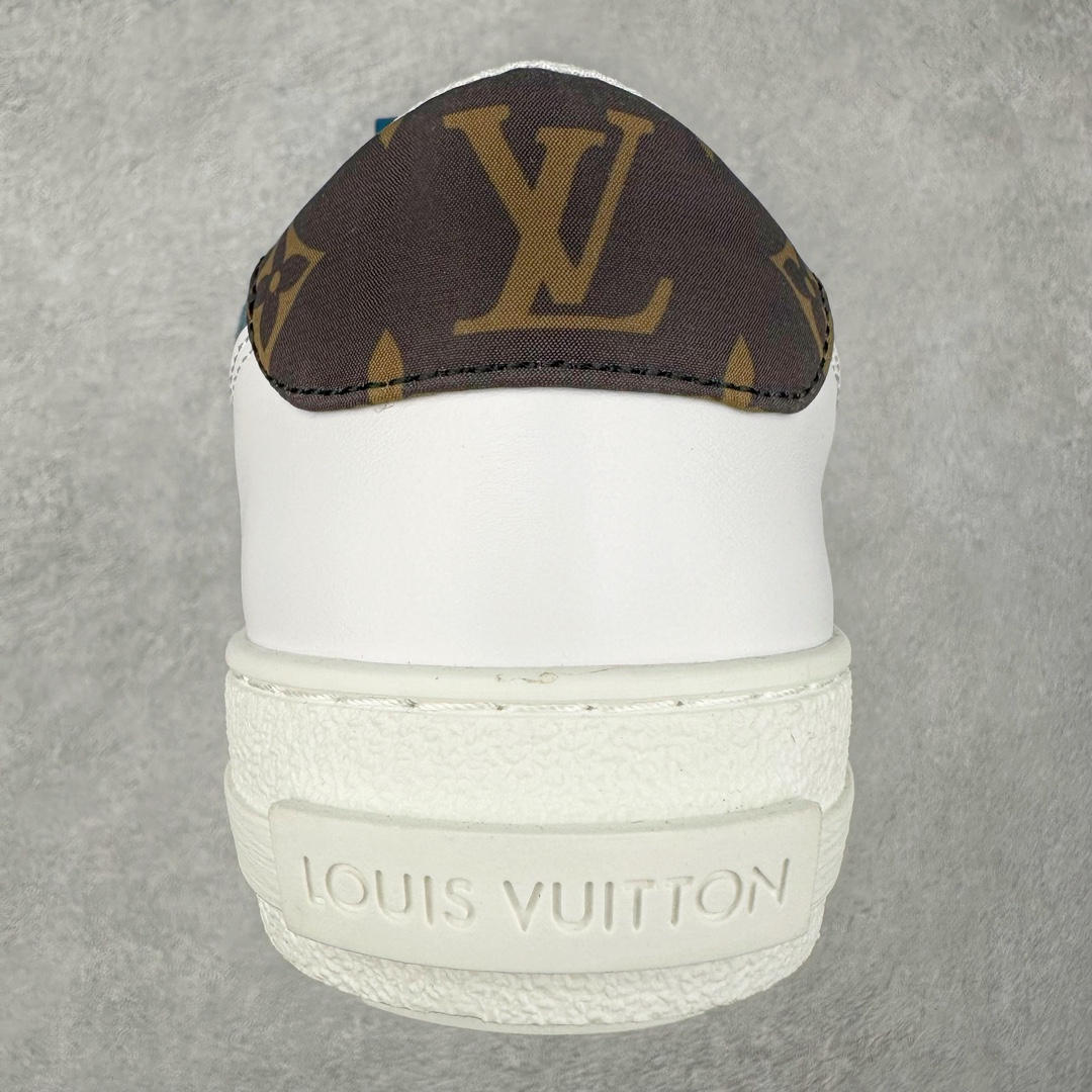 图片[8]-Louis Vuitton 路易威登 lv Time Out 低帮时尚运动板鞋 为舒软小牛皮革压印金属质感 Monogram 图案 再令 Louis 和vuitton 装饰点缀鞋带 与卢勒克斯金属线共同 释放莹泽光芒 搭配后部 Monogram帆布饰边和加厚胎面橡胶外底 鞋面胎牛皮和进口PVC制裁而成 高密度进口电脑车线工艺、经典LOGO跟PVC完美结合 原版大底开模 内里采用进口羊皮 超软皮内里+鞋垫 最新LV/路易威登 杨幂 关晓彤 官方等多明星网红同款 快手抖音等多平台热推 尺码：35 36 37 38 39 40 41 42 43 44-选品中心