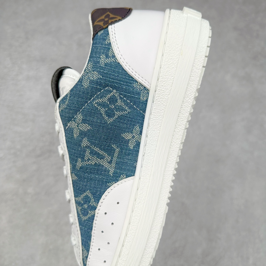 图片[7]-Louis Vuitton 路易威登 lv Time Out 低帮时尚运动板鞋 为舒软小牛皮革压印金属质感 Monogram 图案 再令 Louis 和vuitton 装饰点缀鞋带 与卢勒克斯金属线共同 释放莹泽光芒 搭配后部 Monogram帆布饰边和加厚胎面橡胶外底 鞋面胎牛皮和进口PVC制裁而成 高密度进口电脑车线工艺、经典LOGO跟PVC完美结合 原版大底开模 内里采用进口羊皮 超软皮内里+鞋垫 最新LV/路易威登 杨幂 关晓彤 官方等多明星网红同款 快手抖音等多平台热推 尺码：35 36 37 38 39 40 41 42 43 44-选品中心