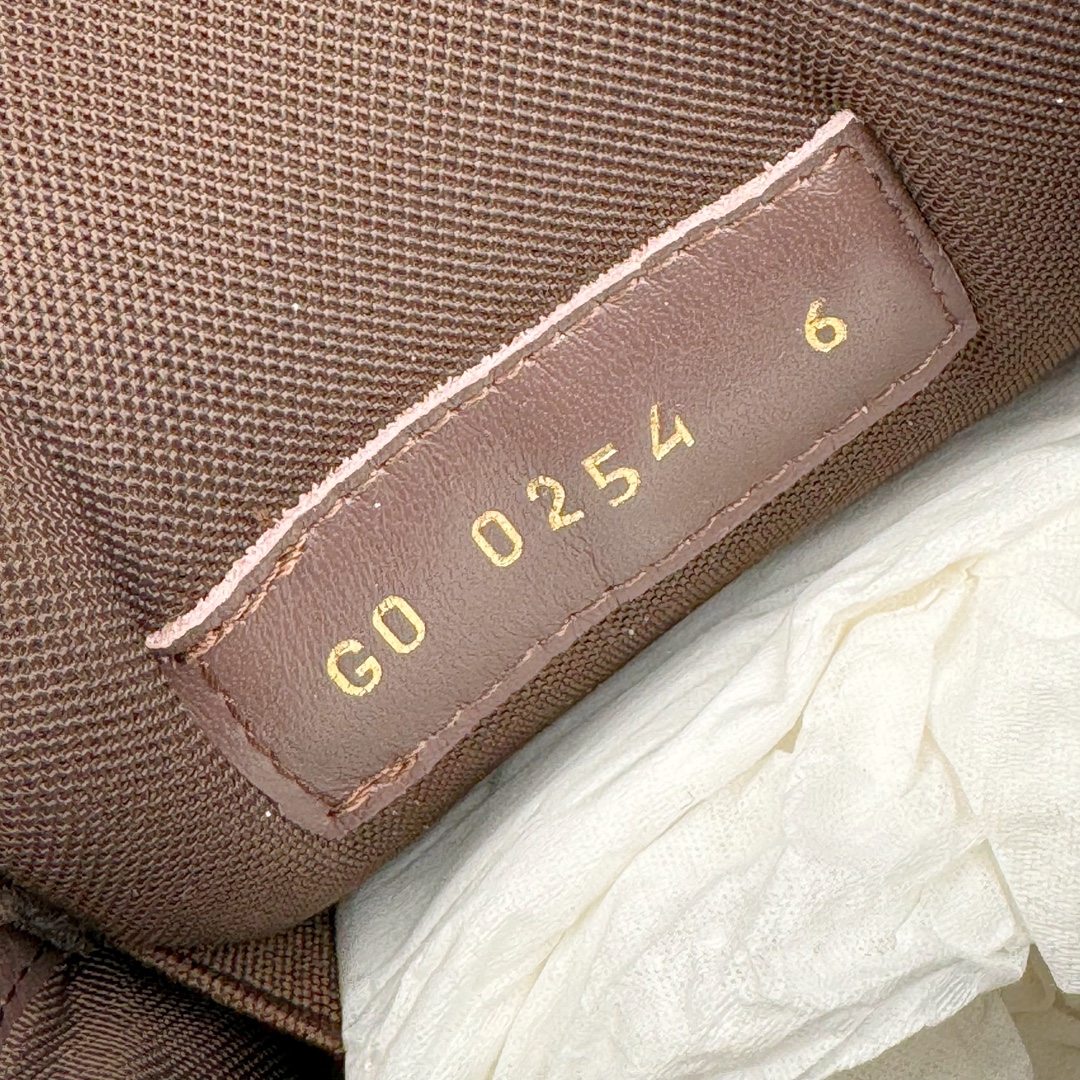 图片[10]-＃GD广顶 Louis Vuitton Trainer Maxi路易威登时装走秀运动时尚板鞋 小胖丁面包鞋 外贸零售特供批次 2023全新纸板数据 印花高频效果碾压市面 市售天花板产物 耗时半年巨作 全套原厂新版原纸板楦头开发 原厂特供皮料加持 市场所有版本中综合最强的货品 GD实力大厂出品 全网最全配色更新最快 最成熟的做工稳定的品控 完美鞋型超高的清洁度 零毛边线头瑕疵 全套原楦原纸版原鞋开模 全网最具灵魂的版型 正确原装黄色鞋盒 正确中底印花 鞋面印花3D高频深度立体 全鞋电脑针车 紧密相连 针距密度一致 环保乳胶注塑鞋垫 厚度脚感还原原版 皮面裁剪部位 统一油边封口工艺 原装橡胶大底含胶量大底组合零偏差 专柜全套包装 防尘袋 说明书 质保卡 男女鞋 尺码：35 36 37 38 39 40 41 42 43 44 45-选品中心