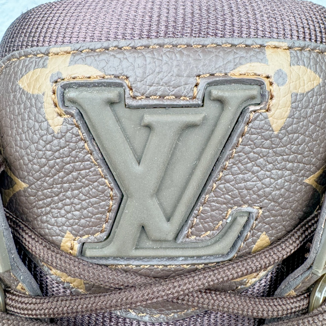 图片[12]-＃GD广顶 Louis Vuitton Trainer Maxi路易威登时装走秀运动时尚板鞋 小胖丁面包鞋 外贸零售特供批次 2023全新纸板数据 印花高频效果碾压市面 市售天花板产物 耗时半年巨作 全套原厂新版原纸板楦头开发 原厂特供皮料加持 市场所有版本中综合最强的货品 GD实力大厂出品 全网最全配色更新最快 最成熟的做工稳定的品控 完美鞋型超高的清洁度 零毛边线头瑕疵 全套原楦原纸版原鞋开模 全网最具灵魂的版型 正确原装黄色鞋盒 正确中底印花 鞋面印花3D高频深度立体 全鞋电脑针车 紧密相连 针距密度一致 环保乳胶注塑鞋垫 厚度脚感还原原版 皮面裁剪部位 统一油边封口工艺 原装橡胶大底含胶量大底组合零偏差 专柜全套包装 防尘袋 说明书 质保卡 男女鞋 尺码：35 36 37 38 39 40 41 42 43 44 45-选品中心