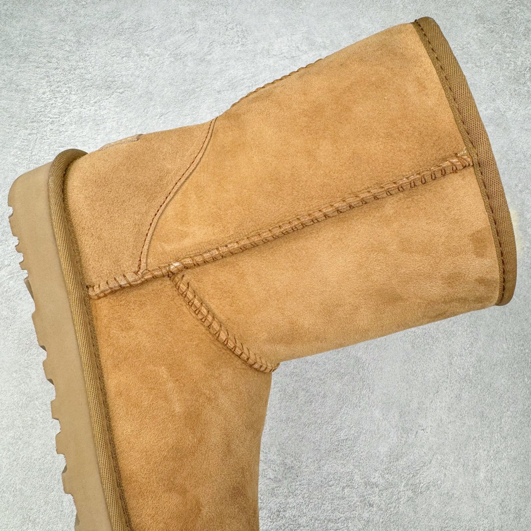 图片[6]-＃CS UGG 6223 经典中筒秋冬羊皮毛一体雪地靴 全鞋采用ZP同厂 隆丰A级澳洲进口羊皮毛一体 品牌代工厂生产线 完全遵循ZP工艺流程 代工厂原厂版师 秉承无原鞋不开发选择 注重每一处细节 市面最正版型 TREADLITE\\\”轻翼\\\”科技外底 轻便/耐用/柔韧/桩型【售后郑重承诺】一个月内若出现重大脱胶/断底等质量问题 直接为您换新！尺码：35 36 37 38 39 40-选品中心