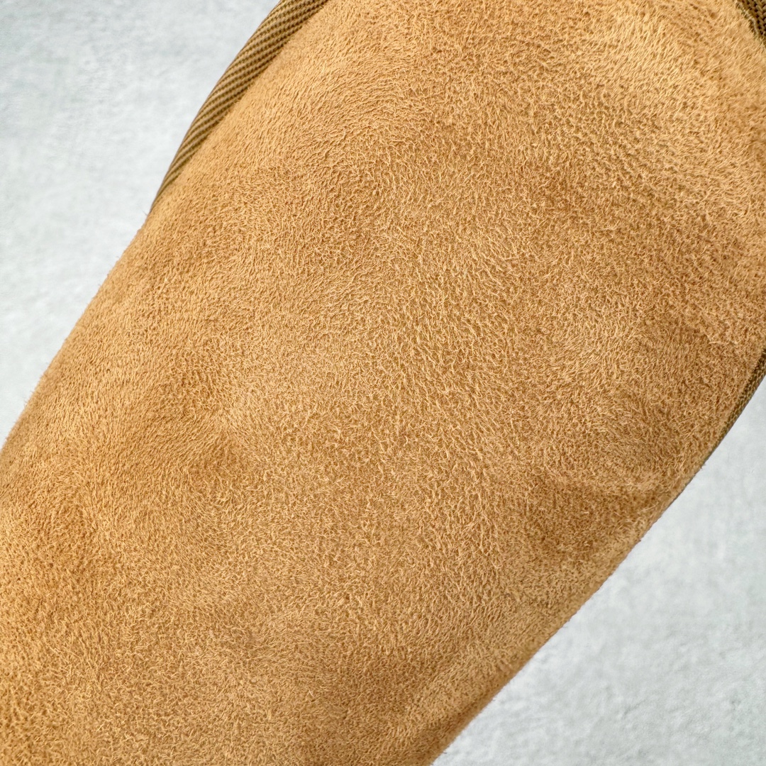 图片[11]-＃CS UGG 6223 经典中筒秋冬羊皮毛一体雪地靴 全鞋采用ZP同厂 隆丰A级澳洲进口羊皮毛一体 品牌代工厂生产线 完全遵循ZP工艺流程 代工厂原厂版师 秉承无原鞋不开发选择 注重每一处细节 市面最正版型 TREADLITE\\\”轻翼\\\”科技外底 轻便/耐用/柔韧/桩型【售后郑重承诺】一个月内若出现重大脱胶/断底等质量问题 直接为您换新！尺码：35 36 37 38 39 40-选品中心