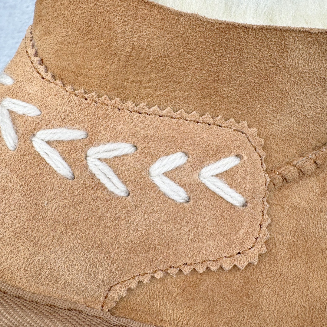 图片[15]-＃CS UGG 6901 经典短筒秋冬羊皮毛一体雪地靴 全鞋采用ZP同厂 隆丰A级澳洲进口羊皮毛一体 品牌代工厂生产线 完全遵循ZP工艺流程 代工厂原厂版师 秉承无原鞋不开发选择 注重每一处细节 市面最正版型 TREADLITE\\\”轻翼\\\”科技外底 轻便/耐用/柔韧/桩型【售后郑重承诺】一个月内若出现重大脱胶/断底等质量问题 直接为您换新！尺码：35 36 37 38 39 40-选品中心