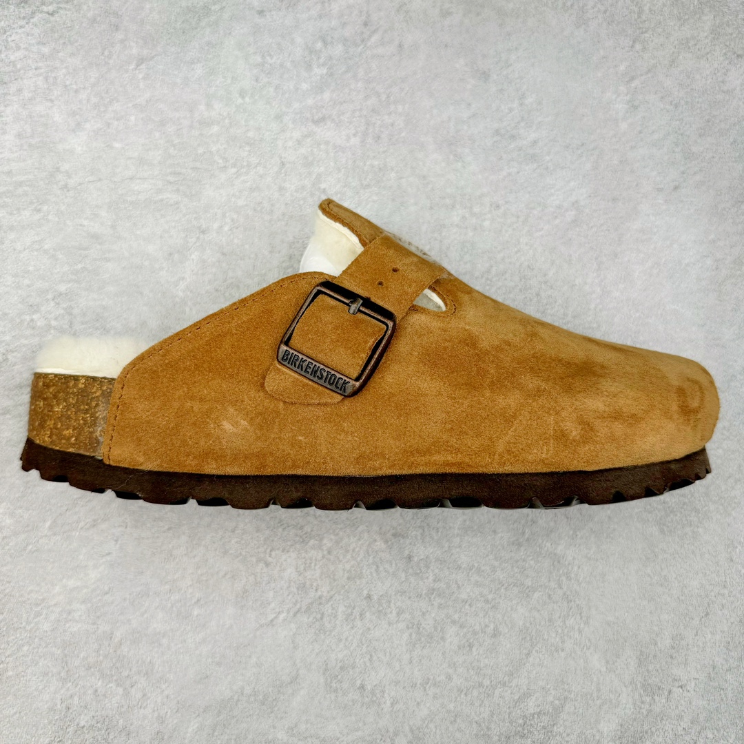 ＃CS Birkenstock Boston VL 勃肯软木底包头拖鞋 天鹅绒般的绒面革赋子休闲的经典外观 四季皆宜 柔软的鞋床采用额外的泡沫缓冲层 提供额外的舒适感和全天支撑 全网独家首发 源于德国的严谨工艺 牛巴戎面 中层松木 EVA 三层组合大底 优质牛皮面料五金扣 出口订单 尺码：35-44-选品中心