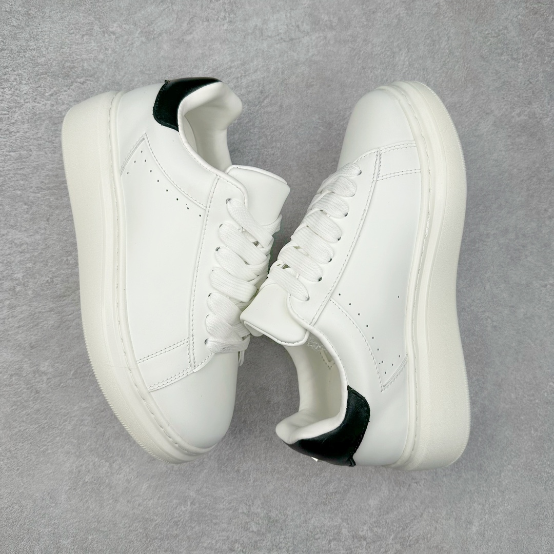 图片[3]-THOM WILLS TW休闲百搭小牛皮小白鞋厚底增高轻便透气舒适低帮板鞋 白色 打破增高鞋厚重且实际增高效果不理想的常规设计，多次调整鞋身线条与内部结构，保留轻便外形，超越同类鞋履的增高效果，舒适增高约5CM。LONDON MIST小牛皮，雾面哑光，质地顺滑细腻，尽显高阶质感，更挺括耐折，舒适时髦。内里牛皮包裹，经水染工艺处理，质地柔软，毛孔细腻，吸汗透气，长时间穿着仍可保持脚部清爽。发泡鞋底柔软轻盈，弹性减震，防滑耐磨。仿生工艺结构更符合亚洲人群足弓构造，降低负担，品牌标识展示时尚态度。尺码：35 36 37 38 39 40 41 42 43 44 45-选品中心