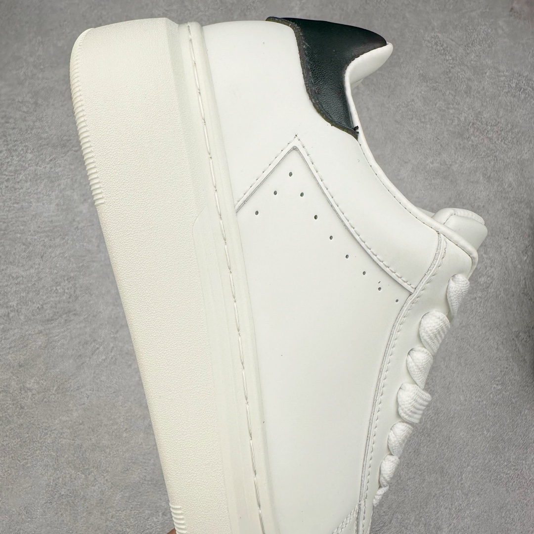 图片[6]-THOM WILLS TW休闲百搭小牛皮小白鞋厚底增高轻便透气舒适低帮板鞋 白色 打破增高鞋厚重且实际增高效果不理想的常规设计，多次调整鞋身线条与内部结构，保留轻便外形，超越同类鞋履的增高效果，舒适增高约5CM。LONDON MIST小牛皮，雾面哑光，质地顺滑细腻，尽显高阶质感，更挺括耐折，舒适时髦。内里牛皮包裹，经水染工艺处理，质地柔软，毛孔细腻，吸汗透气，长时间穿着仍可保持脚部清爽。发泡鞋底柔软轻盈，弹性减震，防滑耐磨。仿生工艺结构更符合亚洲人群足弓构造，降低负担，品牌标识展示时尚态度。尺码：35 36 37 38 39 40 41 42 43 44 45-选品中心