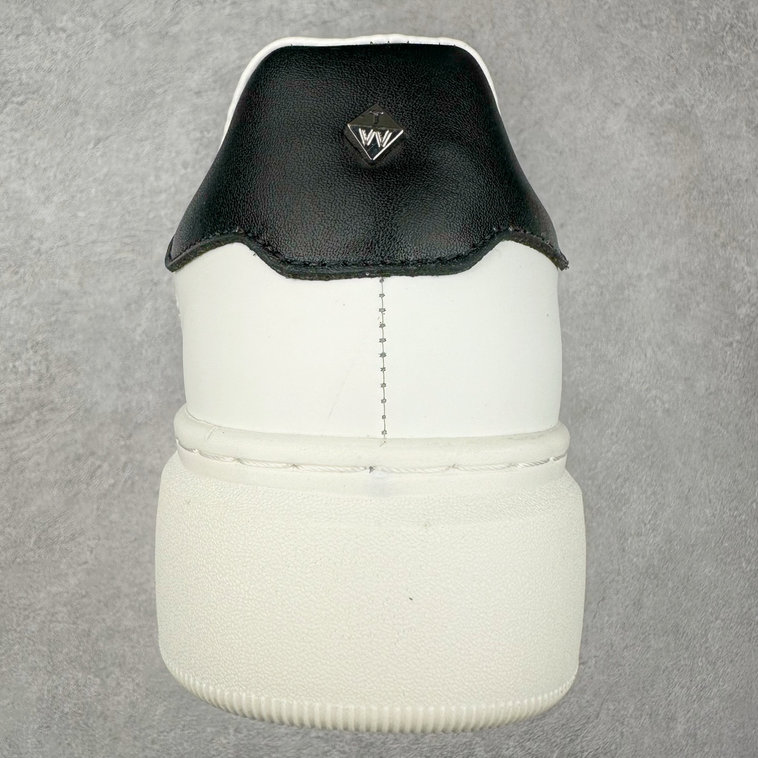 图片[8]-THOM WILLS TW休闲百搭小牛皮小白鞋厚底增高轻便透气舒适低帮板鞋 白色 打破增高鞋厚重且实际增高效果不理想的常规设计，多次调整鞋身线条与内部结构，保留轻便外形，超越同类鞋履的增高效果，舒适增高约5CM。LONDON MIST小牛皮，雾面哑光，质地顺滑细腻，尽显高阶质感，更挺括耐折，舒适时髦。内里牛皮包裹，经水染工艺处理，质地柔软，毛孔细腻，吸汗透气，长时间穿着仍可保持脚部清爽。发泡鞋底柔软轻盈，弹性减震，防滑耐磨。仿生工艺结构更符合亚洲人群足弓构造，降低负担，品牌标识展示时尚态度。尺码：35 36 37 38 39 40 41 42 43 44 45-选品中心