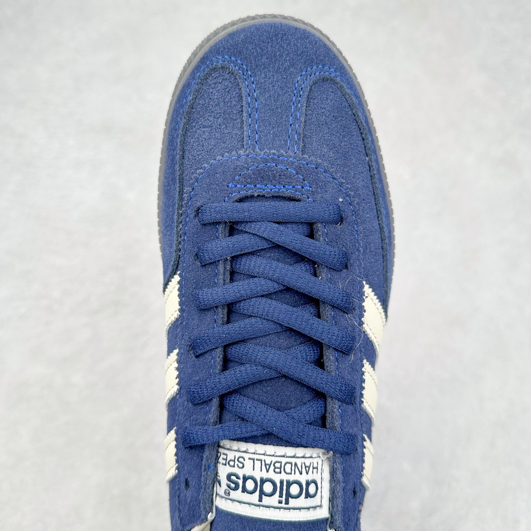 图片[4]-AD Originals Handball SPZL 手球运动员系列百搭休闲运动板鞋 IF7087 这款来自阿迪达斯的这款HANDBALL SPZL前身是一双手球运动鞋，这一次拿来复刻，所以鞋面的主要色彩选用了黑色， 鞋面外侧除了Spezial字母之外还有三叶草标志。Handball SPZL作为复古手球训练鞋与作为室内足球鞋的Samba有着异曲同工之处，但是质感更为出众的鞋身以及丰富的配色选择比起Samba来讲可以说是更胜一筹了！尺码：36 36⅔ 37⅓ 38 38⅔ 39⅓ 40 40⅔ 41⅓ 42 42⅔ 43⅓ 44 45-选品中心