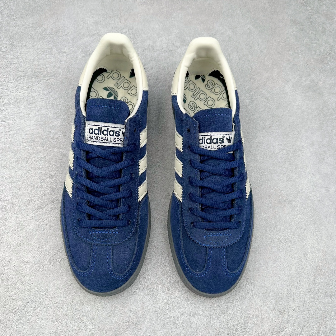 图片[2]-AD Originals Handball SPZL 手球运动员系列百搭休闲运动板鞋 IF7087 这款来自阿迪达斯的这款HANDBALL SPZL前身是一双手球运动鞋，这一次拿来复刻，所以鞋面的主要色彩选用了黑色， 鞋面外侧除了Spezial字母之外还有三叶草标志。Handball SPZL作为复古手球训练鞋与作为室内足球鞋的Samba有着异曲同工之处，但是质感更为出众的鞋身以及丰富的配色选择比起Samba来讲可以说是更胜一筹了！尺码：36 36⅔ 37⅓ 38 38⅔ 39⅓ 40 40⅔ 41⅓ 42 42⅔ 43⅓ 44 45-选品中心