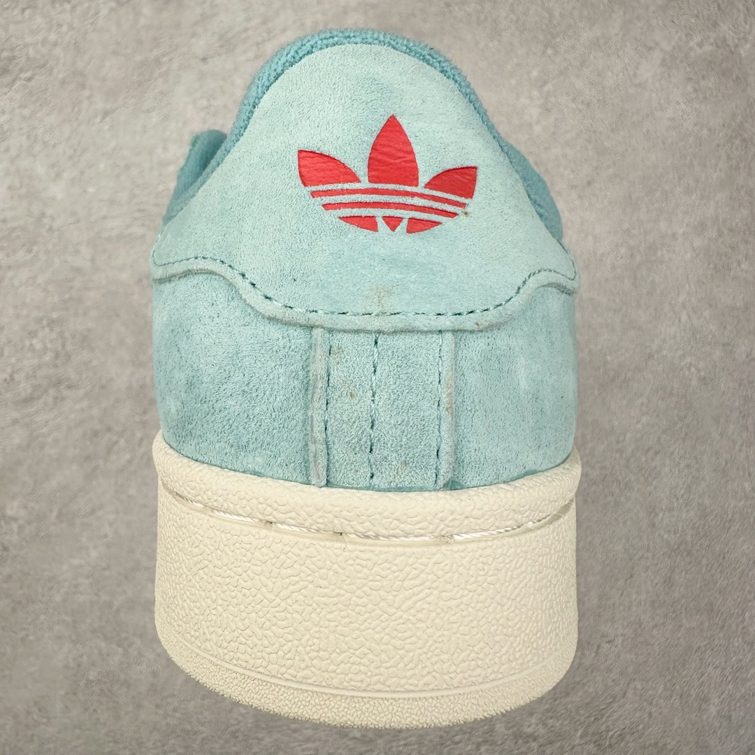 图片[8]-AD Originals Campus 00s 学院系列面包风经典复古低帮百搭休闲运动板鞋 ID6249 这次 Originals 选择了以经典复古鞋型 Campus 为蓝本打造全新面包鞋 这款鞋型联名不断 冠希当年对它更是钟爱有加 论牌面丝毫不输贝壳头、Forum 等大热鞋型 这次 Campus 一改 80 年代的瘦长造型 鞋舌、鞋身、鞋底甚至细节都变大了 营造出千禧年前后流行的面包鞋宽大廓形 因此鞋名改为 Campus 00s 鞋身采用绒面皮料搭配白色常规皮革 质感上还是延续了经典 Campus 的设计 鞋舌填充更加饱满 让鞋款整体看起来更加圆润 搭配上这款浅蓝配色 「蓝胖子」造型真的很可爱 鞋舌还加入了与以往 Campus 不同的全新三叶草 Logo 令造型更具千禧气息 鞋带也采用了加宽的设计 如果你不喜欢 这次还附送了传统鞋带可以替换 鞋底采用了米黄做旧设计 凸显鞋款的复古年代感 除了清新可人的浅蓝配色 还有一款酷灰配色 造型更加硬朗复古 而且相比浅蓝配色更加耐脏 尺码：36 36⅔ 37⅓ 38 38⅔ 39⅓ 40 40⅔ 41⅓ 42 42⅔ 43⅓ 44 45-选品中心