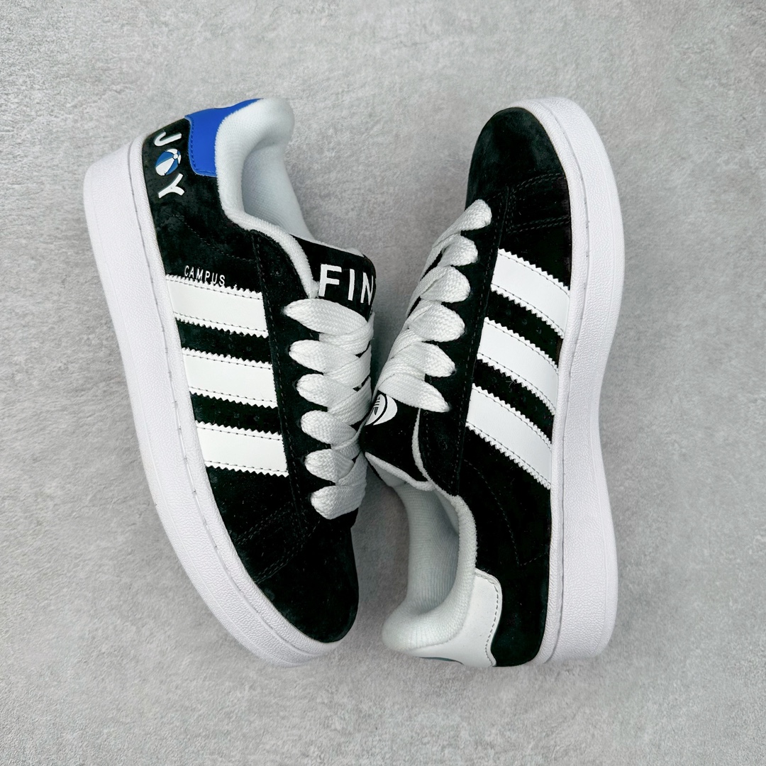 图片[3]-AD Originals Campus 00s 学院系列面包风经典复古低帮百搭休闲运动板鞋 ID7716 这次 Originals 选择了以经典复古鞋型 Campus 为蓝本打造全新面包鞋 这款鞋型联名不断 冠希当年对它更是钟爱有加 论牌面丝毫不输贝壳头、Forum 等大热鞋型 这次 Campus 一改 80 年代的瘦长造型 鞋舌、鞋身、鞋底甚至细节都变大了 营造出千禧年前后流行的面包鞋宽大廓形 因此鞋名改为 Campus 00s 鞋身采用绒面皮料搭配白色常规皮革 质感上还是延续了经典 Campus 的设计 鞋舌填充更加饱满 让鞋款整体看起来更加圆润 搭配上这款浅蓝配色 「蓝胖子」造型真的很可爱 鞋舌还加入了与以往 Campus 不同的全新三叶草 Logo 令造型更具千禧气息 鞋带也采用了加宽的设计 如果你不喜欢 这次还附送了传统鞋带可以替换 鞋底采用了米黄做旧设计 凸显鞋款的复古年代感 除了清新可人的浅蓝配色 还有一款酷灰配色 造型更加硬朗复古 而且相比浅蓝配色更加耐脏 尺码：36 36⅔ 37⅓ 38 38⅔ 39⅓ 40 40⅔ 41⅓ 42 42⅔ 43⅓ 44 45-选品中心