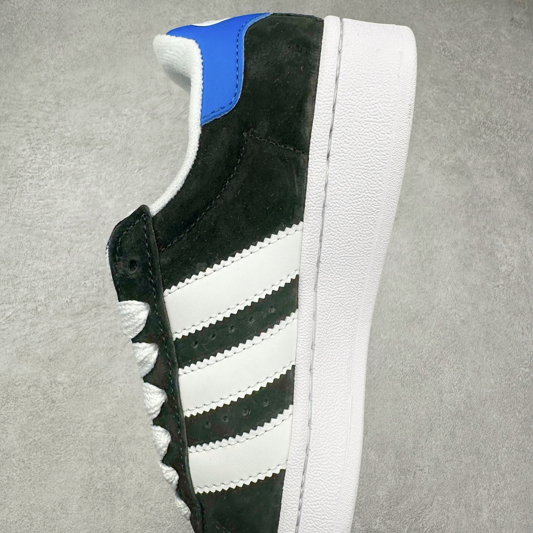 图片[7]-AD Originals Campus 00s 学院系列面包风经典复古低帮百搭休闲运动板鞋 ID7716 这次 Originals 选择了以经典复古鞋型 Campus 为蓝本打造全新面包鞋 这款鞋型联名不断 冠希当年对它更是钟爱有加 论牌面丝毫不输贝壳头、Forum 等大热鞋型 这次 Campus 一改 80 年代的瘦长造型 鞋舌、鞋身、鞋底甚至细节都变大了 营造出千禧年前后流行的面包鞋宽大廓形 因此鞋名改为 Campus 00s 鞋身采用绒面皮料搭配白色常规皮革 质感上还是延续了经典 Campus 的设计 鞋舌填充更加饱满 让鞋款整体看起来更加圆润 搭配上这款浅蓝配色 「蓝胖子」造型真的很可爱 鞋舌还加入了与以往 Campus 不同的全新三叶草 Logo 令造型更具千禧气息 鞋带也采用了加宽的设计 如果你不喜欢 这次还附送了传统鞋带可以替换 鞋底采用了米黄做旧设计 凸显鞋款的复古年代感 除了清新可人的浅蓝配色 还有一款酷灰配色 造型更加硬朗复古 而且相比浅蓝配色更加耐脏 尺码：36 36⅔ 37⅓ 38 38⅔ 39⅓ 40 40⅔ 41⅓ 42 42⅔ 43⅓ 44 45-选品中心