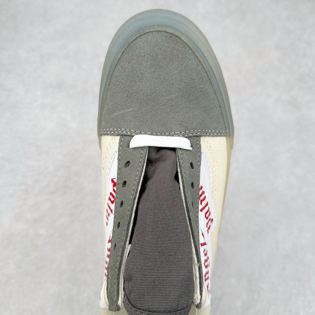 图片[4]-PALM ANGELS X VANS SK8 LX 今年年初的米兰时装周上，Palm Angels 与 Vans Vault 最新联名的 Old Skool VLT LX 就敢这么做！具有意大利血统的 Palm Angels 十分注重街头时尚表达，品牌将高级的时尚与西海岸滑板文化巧妙结合，为我们呈现出独一无二的 Vans 联名鞋。灰、白、棕三色贯穿鞋面，柔软的麂皮材质与帆布面料拼接的十分恰当。透明水晶包边和棋盘格水晶大底为我们展现了品牌高级奢华的一面。“胶带条纹”也为我们带来了西海岸加州独有的街头、牛仔氛围。 货号：VN0A7TNH78C 尺码：35 36 36.5 37 38 38.5 39 40 40.5 41 42 42.5 43 44-选品中心