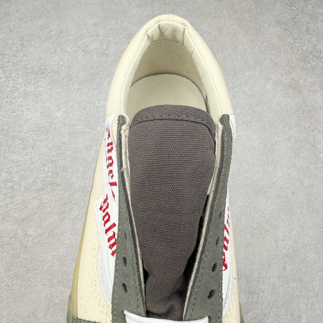 图片[5]-PALM ANGELS X VANS SK8 LX 今年年初的米兰时装周上，Palm Angels 与 Vans Vault 最新联名的 Old Skool VLT LX 就敢这么做！具有意大利血统的 Palm Angels 十分注重街头时尚表达，品牌将高级的时尚与西海岸滑板文化巧妙结合，为我们呈现出独一无二的 Vans 联名鞋。灰、白、棕三色贯穿鞋面，柔软的麂皮材质与帆布面料拼接的十分恰当。透明水晶包边和棋盘格水晶大底为我们展现了品牌高级奢华的一面。“胶带条纹”也为我们带来了西海岸加州独有的街头、牛仔氛围。 货号：VN0A7TNH78C 尺码：35 36 36.5 37 38 38.5 39 40 40.5 41 42 42.5 43 44-选品中心