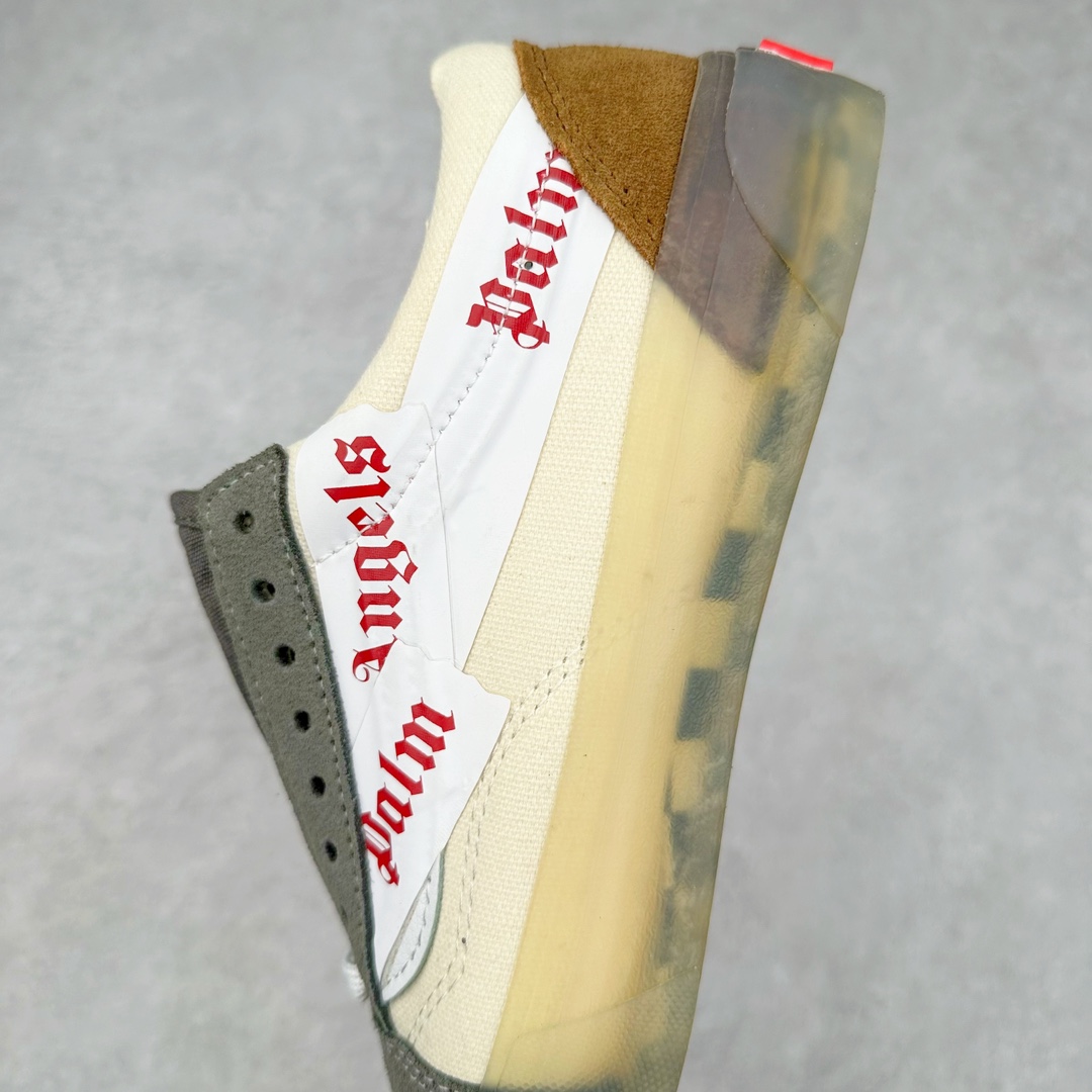 图片[7]-PALM ANGELS X VANS SK8 LX 今年年初的米兰时装周上，Palm Angels 与 Vans Vault 最新联名的 Old Skool VLT LX 就敢这么做！具有意大利血统的 Palm Angels 十分注重街头时尚表达，品牌将高级的时尚与西海岸滑板文化巧妙结合，为我们呈现出独一无二的 Vans 联名鞋。灰、白、棕三色贯穿鞋面，柔软的麂皮材质与帆布面料拼接的十分恰当。透明水晶包边和棋盘格水晶大底为我们展现了品牌高级奢华的一面。“胶带条纹”也为我们带来了西海岸加州独有的街头、牛仔氛围。 货号：VN0A7TNH78C 尺码：35 36 36.5 37 38 38.5 39 40 40.5 41 42 42.5 43 44-选品中心