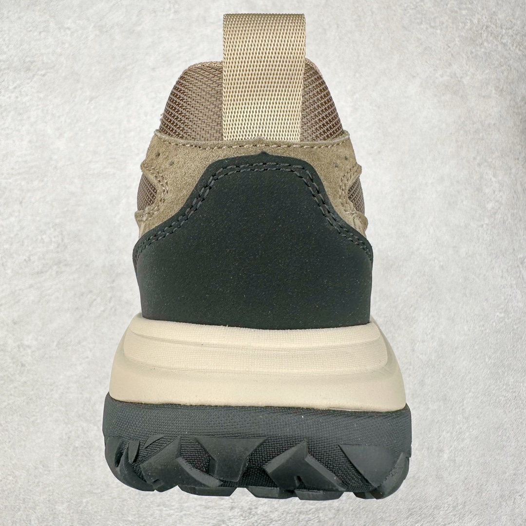 图片[8]-Ecco爱步户外牛皮反绒皮登山鞋 防滑越野跑步鞋 健步BIOMC踪迹系列 防撞鞋头 更好的面对崎岖防撞护趾 鞋面多处采用防裂车线 让鞋子经久耐穿不易开裂 轻量鞋身 透气护足 后跟编织提带 方便穿脱自由 鞋底疏水槽与止刹纹，轻松征踏湿滑崎岖 耐磨止滑 透气缓震 稳定支撑 越野无束尺码：38 39 40 41 42 43 44 45（皮鞋码）-选品中心