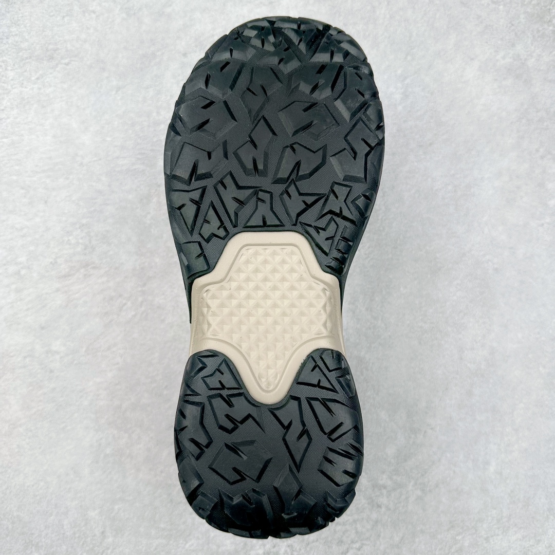 图片[9]-Ecco爱步户外牛皮反绒皮登山鞋 防滑越野跑步鞋 健步BIOMC踪迹系列 防撞鞋头 更好的面对崎岖防撞护趾 鞋面多处采用防裂车线 让鞋子经久耐穿不易开裂 轻量鞋身 透气护足 后跟编织提带 方便穿脱自由 鞋底疏水槽与止刹纹，轻松征踏湿滑崎岖 耐磨止滑 透气缓震 稳定支撑 越野无束尺码：38 39 40 41 42 43 44 45（皮鞋码）-选品中心