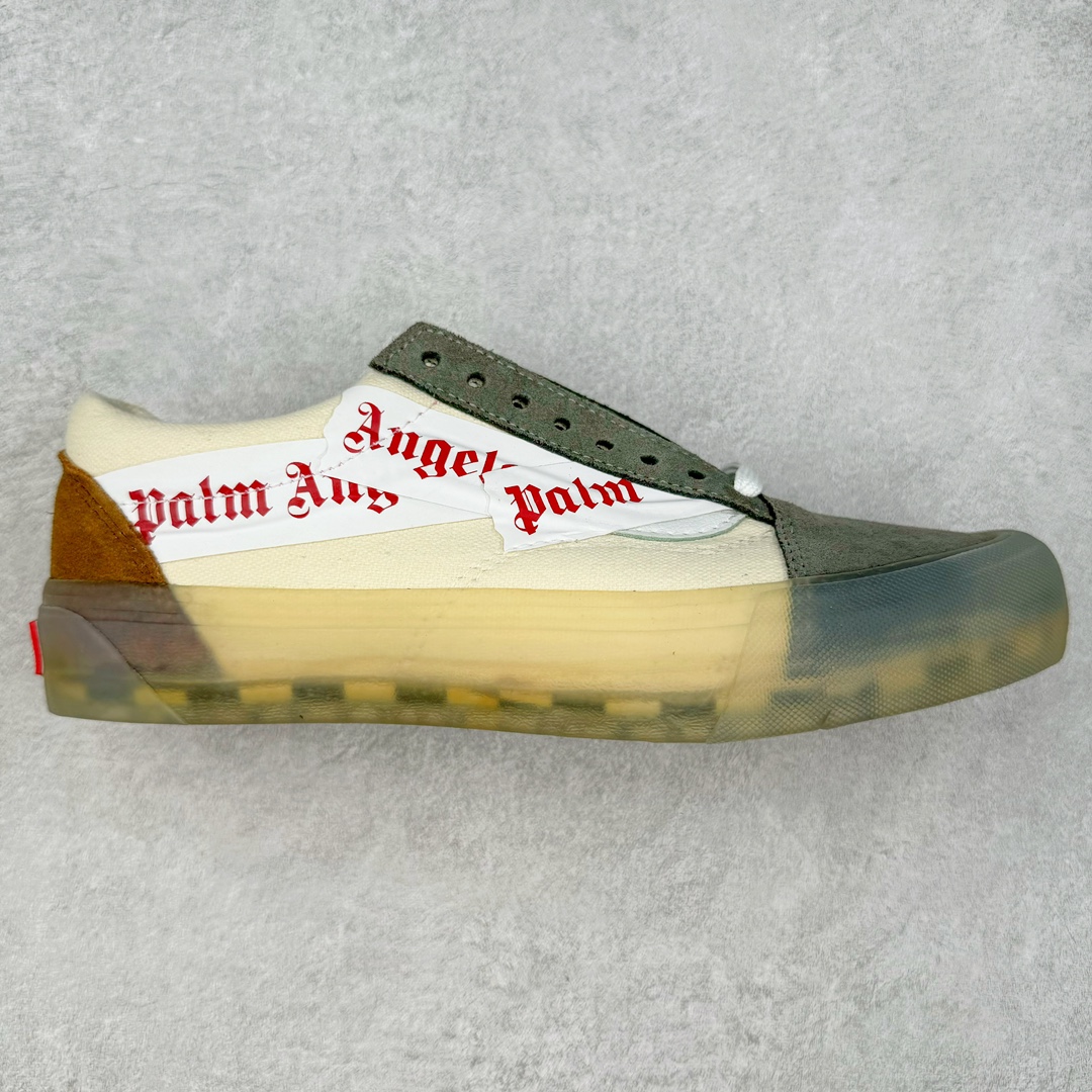 PALM ANGELS X VANS SK8 LX 今年年初的米兰时装周上，Palm Angels 与 Vans Vault 最新联名的 Old Skool VLT LX 就敢这么做！具有意大利血统的 Palm Angels 十分注重街头时尚表达，品牌将高级的时尚与西海岸滑板文化巧妙结合，为我们呈现出独一无二的 Vans 联名鞋。灰、白、棕三色贯穿鞋面，柔软的麂皮材质与帆布面料拼接的十分恰当。透明水晶包边和棋盘格水晶大底为我们展现了品牌高级奢华的一面。“胶带条纹”也为我们带来了西海岸加州独有的街头、牛仔氛围。 货号：VN0A7TNH78C 尺码：35 36 36.5 37 38 38.5 39 40 40.5 41 42 42.5 43 44-选品中心