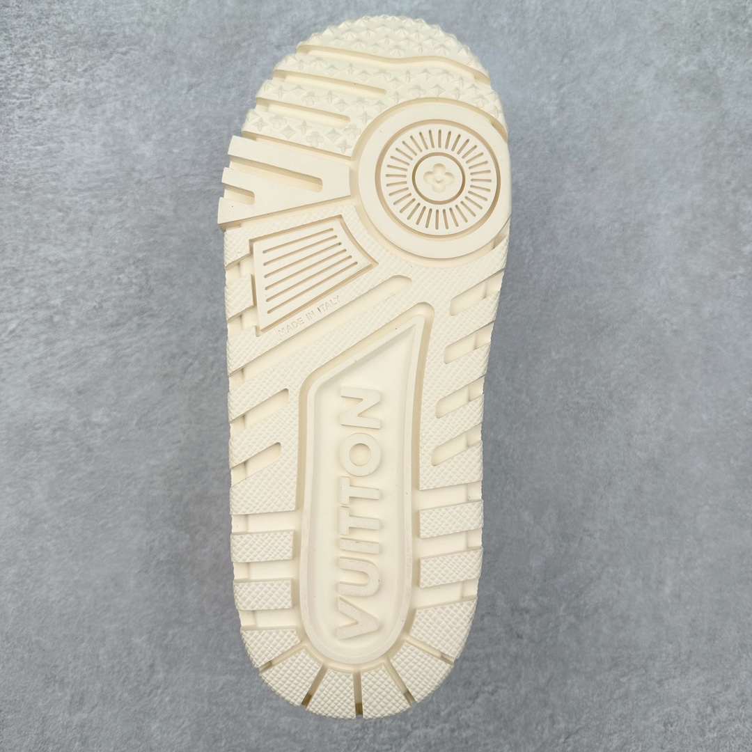 图片[9]-lv Trainer Maxi 小胖丁系列面包鞋 驴牌23S时尚走秀款 原版购入开发历时半年开发打造 原版完美楦型 多次调试 达到还原99% 鞋面独家订制细柔小牛皮 厚实织物鞋带 独家私模超轻TPU大底 原配扣子串珠 正确原装黄色鞋盒 正确中底印花 鞋面印花3D高频深度立体 全鞋电脑针车 紧密相连 针距密度一致 皮面裁剪部位 统一油边封口工艺 备受瞩目火热面包鞋再次拉满流量 各地网红上脚 立体饱满的彩色面包鞋身 超大版型重新诠释了 Virgil Abloh大热lv运动时装鞋 完美增高5CM Size 36 37 38 39 40 41 42 43 44 45-选品中心