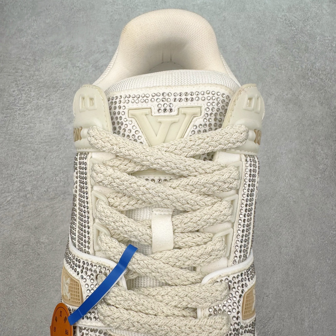 图片[5]-lv Trainer Maxi 小胖丁系列面包鞋 驴牌23S时尚走秀款 原版购入开发历时半年开发打造 原版完美楦型 多次调试 达到还原99% 鞋面独家订制细柔小牛皮 厚实织物鞋带 独家私模超轻TPU大底 原配扣子串珠 正确原装黄色鞋盒 正确中底印花 鞋面印花3D高频深度立体 全鞋电脑针车 紧密相连 针距密度一致 皮面裁剪部位 统一油边封口工艺 备受瞩目火热面包鞋再次拉满流量 各地网红上脚 立体饱满的彩色面包鞋身 超大版型重新诠释了 Virgil Abloh大热lv运动时装鞋 完美增高5CM Size 36 37 38 39 40 41 42 43 44 45-选品中心