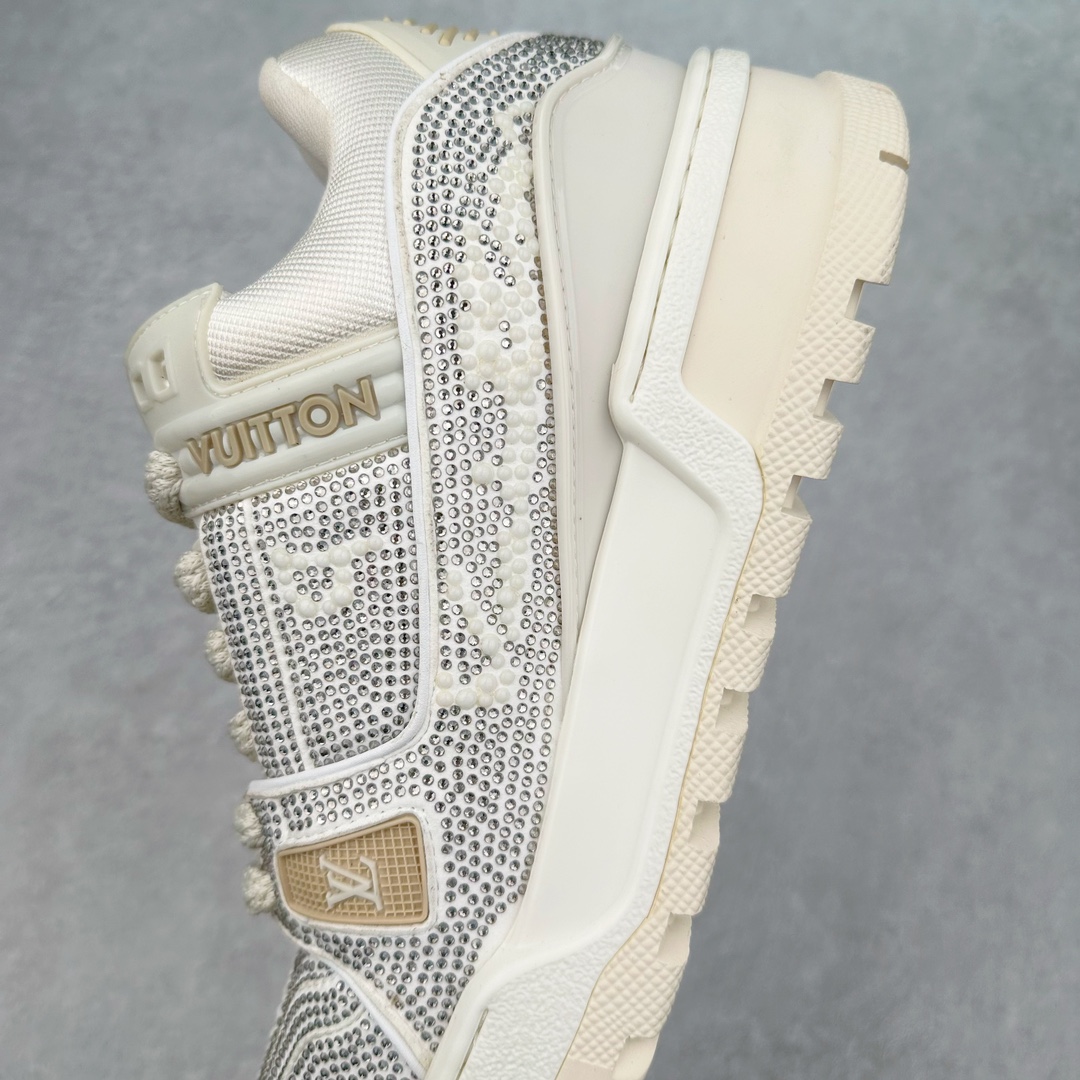 图片[7]-lv Trainer Maxi 小胖丁系列面包鞋 驴牌23S时尚走秀款 原版购入开发历时半年开发打造 原版完美楦型 多次调试 达到还原99% 鞋面独家订制细柔小牛皮 厚实织物鞋带 独家私模超轻TPU大底 原配扣子串珠 正确原装黄色鞋盒 正确中底印花 鞋面印花3D高频深度立体 全鞋电脑针车 紧密相连 针距密度一致 皮面裁剪部位 统一油边封口工艺 备受瞩目火热面包鞋再次拉满流量 各地网红上脚 立体饱满的彩色面包鞋身 超大版型重新诠释了 Virgil Abloh大热lv运动时装鞋 完美增高5CM Size 36 37 38 39 40 41 42 43 44 45-选品中心