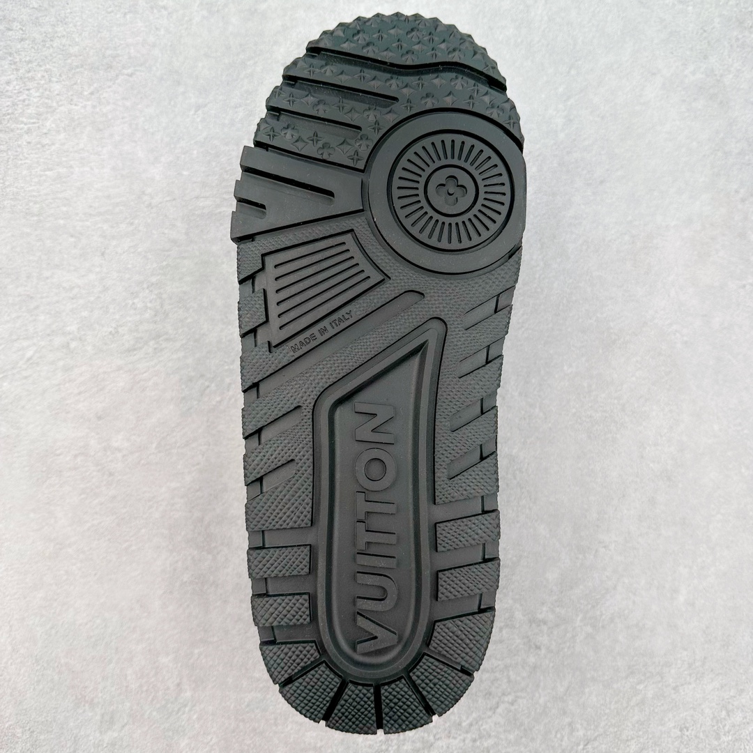 图片[9]-lv Trainer Maxi 小胖丁系列面包鞋 驴牌23S时尚走秀款 原版购入开发历时半年开发打造 原版完美楦型 多次调试 达到还原99% 鞋面独家订制细柔小牛皮 厚实织物鞋带 独家私模超轻TPU大底 原配扣子串珠 正确原装黄色鞋盒 正确中底印花 鞋面印花3D高频深度立体 全鞋电脑针车 紧密相连 针距密度一致 皮面裁剪部位 统一油边封口工艺 备受瞩目火热面包鞋再次拉满流量 各地网红上脚 立体饱满的彩色面包鞋身 超大版型重新诠释了 Virgil Abloh大热lv运动时装鞋 完美增高5CM Size 36 37 38 39 40 41 42 43 44 45-选品中心