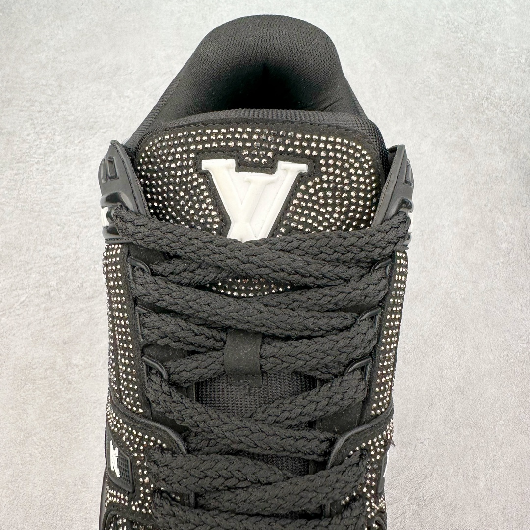 图片[5]-lv Trainer Maxi 小胖丁系列面包鞋 驴牌23S时尚走秀款 原版购入开发历时半年开发打造 原版完美楦型 多次调试 达到还原99% 鞋面独家订制细柔小牛皮 厚实织物鞋带 独家私模超轻TPU大底 原配扣子串珠 正确原装黄色鞋盒 正确中底印花 鞋面印花3D高频深度立体 全鞋电脑针车 紧密相连 针距密度一致 皮面裁剪部位 统一油边封口工艺 备受瞩目火热面包鞋再次拉满流量 各地网红上脚 立体饱满的彩色面包鞋身 超大版型重新诠释了 Virgil Abloh大热lv运动时装鞋 完美增高5CM Size 36 37 38 39 40 41 42 43 44 45-选品中心