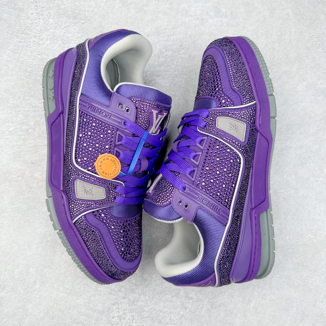 图片[3]-＃K纯原 Louis Vuitton Trainer lv时装走秀运动鞋 市场所有版本中综合最强的货品 GD实力大厂出品 全网最全配色更新最快 最成熟的做工稳定的品控 完美鞋型超高的清洁度 零毛边线头瑕疵 全套原楦原纸版原鞋开模 全网最具灵魂的版型 正确原装黄色鞋盒 正确中底印花 鞋面印花3D高频深度立体 全鞋电脑针车 紧密相连 针距密度一致 环保乳胶注塑鞋垫 厚度脚感还原原版 皮面裁剪部位 统一油边封口工艺 原装橡胶大底含胶量大底组合零偏差 专柜全套包装 防尘袋 说明书 质保卡 男女鞋 尺码：35 36 37 38 39 40 41 42 43 44 45-选品中心