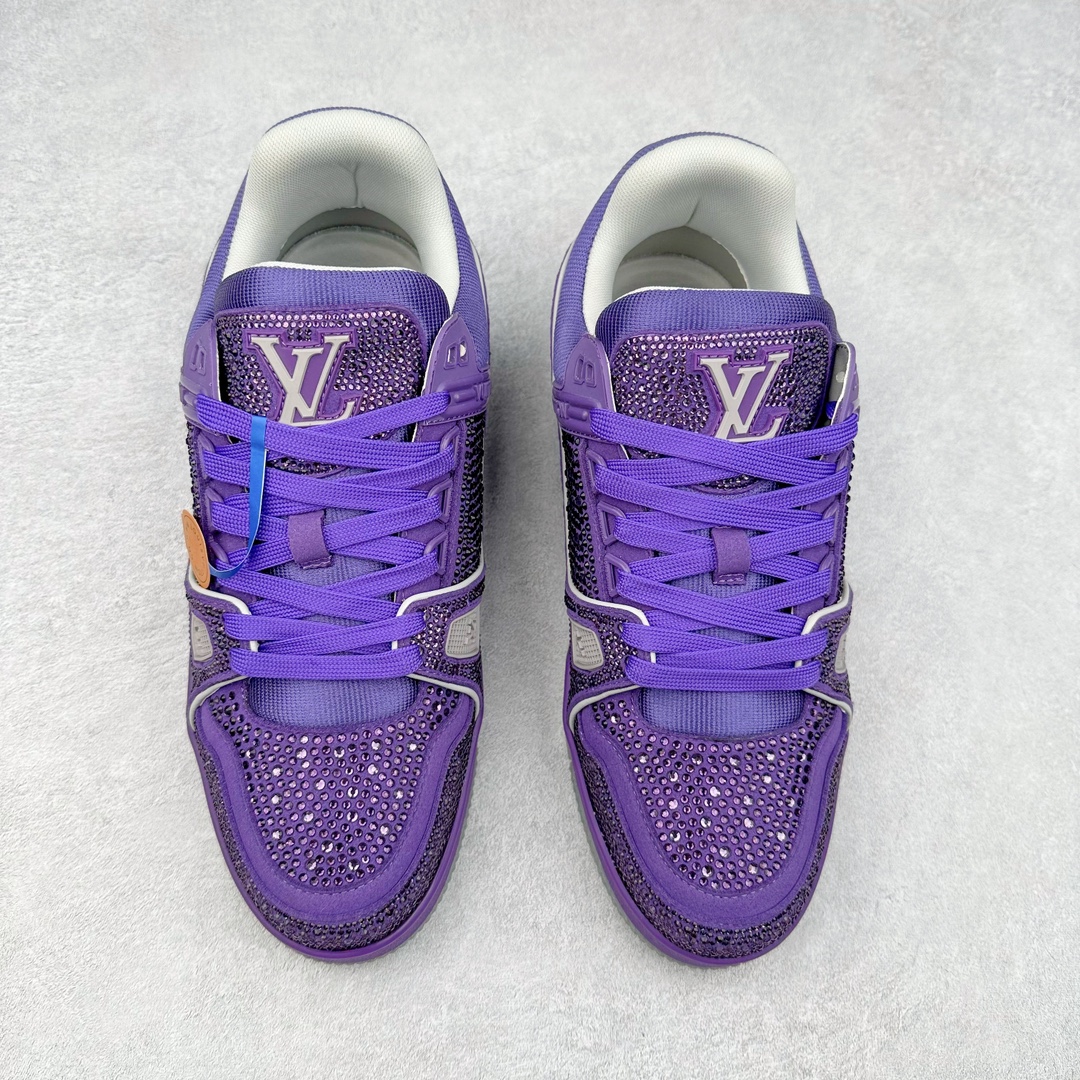 图片[2]-＃K纯原 Louis Vuitton Trainer lv时装走秀运动鞋 市场所有版本中综合最强的货品 GD实力大厂出品 全网最全配色更新最快 最成熟的做工稳定的品控 完美鞋型超高的清洁度 零毛边线头瑕疵 全套原楦原纸版原鞋开模 全网最具灵魂的版型 正确原装黄色鞋盒 正确中底印花 鞋面印花3D高频深度立体 全鞋电脑针车 紧密相连 针距密度一致 环保乳胶注塑鞋垫 厚度脚感还原原版 皮面裁剪部位 统一油边封口工艺 原装橡胶大底含胶量大底组合零偏差 专柜全套包装 防尘袋 说明书 质保卡 男女鞋 尺码：35 36 37 38 39 40 41 42 43 44 45-选品中心