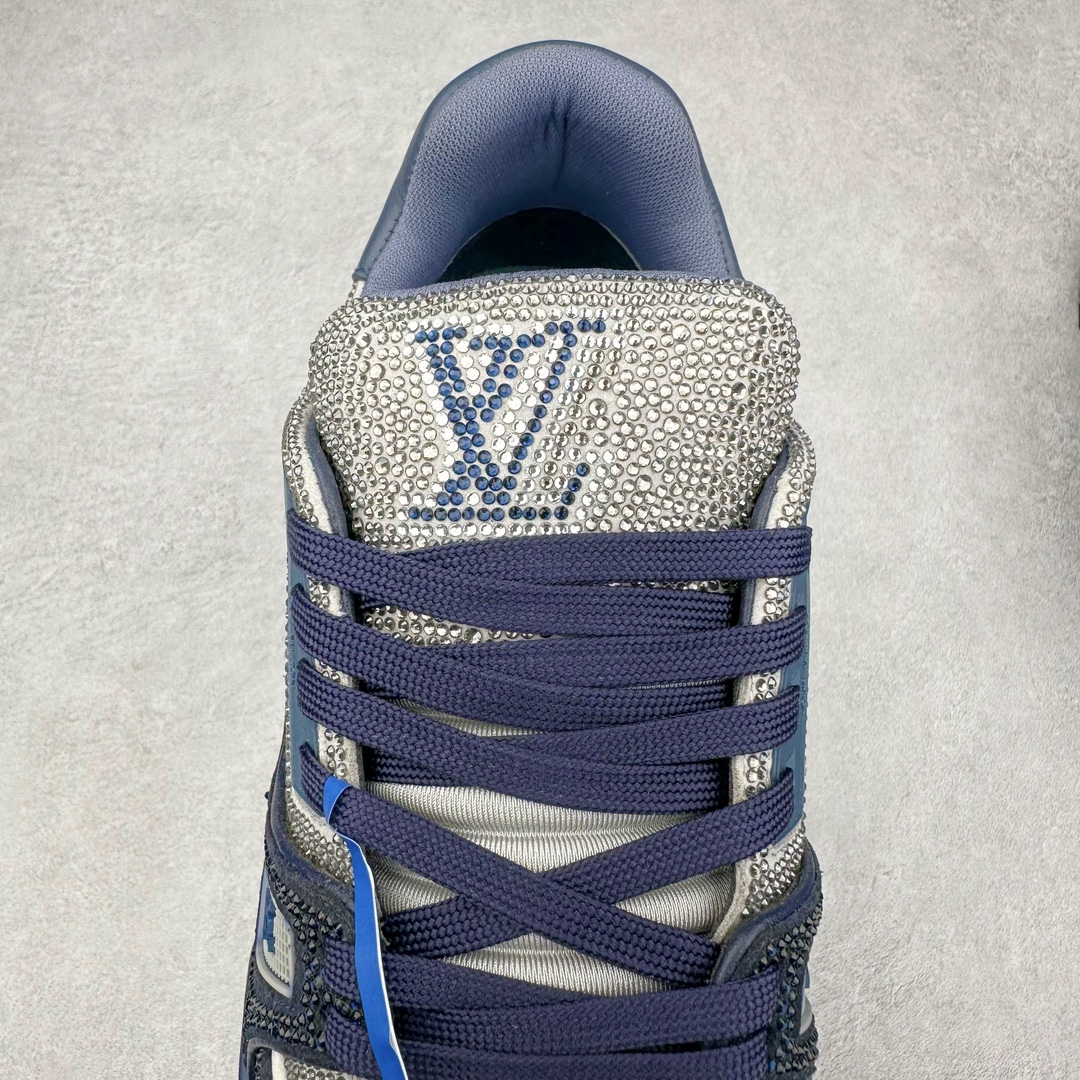 图片[5]-＃K纯原 Louis Vuitton Trainer lv时装走秀运动鞋 市场所有版本中综合最强的货品 GD实力大厂出品 全网最全配色更新最快 最成熟的做工稳定的品控 完美鞋型超高的清洁度 零毛边线头瑕疵 全套原楦原纸版原鞋开模 全网最具灵魂的版型 正确原装黄色鞋盒 正确中底印花 鞋面印花3D高频深度立体 全鞋电脑针车 紧密相连 针距密度一致 环保乳胶注塑鞋垫 厚度脚感还原原版 皮面裁剪部位 统一油边封口工艺 原装橡胶大底含胶量大底组合零偏差 专柜全套包装 防尘袋 说明书 质保卡 男女鞋 尺码：35 36 37 38 39 40 41 42 43 44 45-选品中心