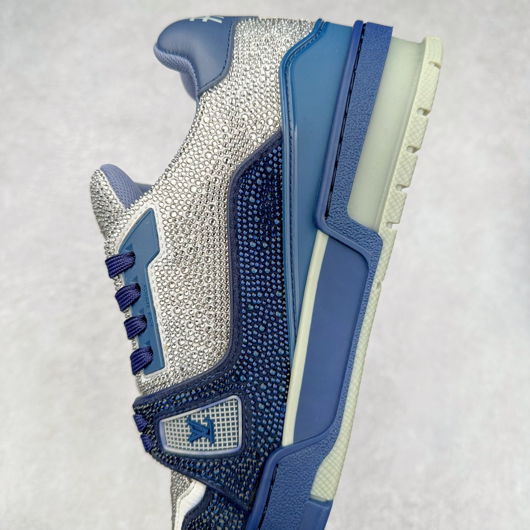 图片[7]-＃K纯原 Louis Vuitton Trainer lv时装走秀运动鞋 市场所有版本中综合最强的货品 GD实力大厂出品 全网最全配色更新最快 最成熟的做工稳定的品控 完美鞋型超高的清洁度 零毛边线头瑕疵 全套原楦原纸版原鞋开模 全网最具灵魂的版型 正确原装黄色鞋盒 正确中底印花 鞋面印花3D高频深度立体 全鞋电脑针车 紧密相连 针距密度一致 环保乳胶注塑鞋垫 厚度脚感还原原版 皮面裁剪部位 统一油边封口工艺 原装橡胶大底含胶量大底组合零偏差 专柜全套包装 防尘袋 说明书 质保卡 男女鞋 尺码：35 36 37 38 39 40 41 42 43 44 45-选品中心