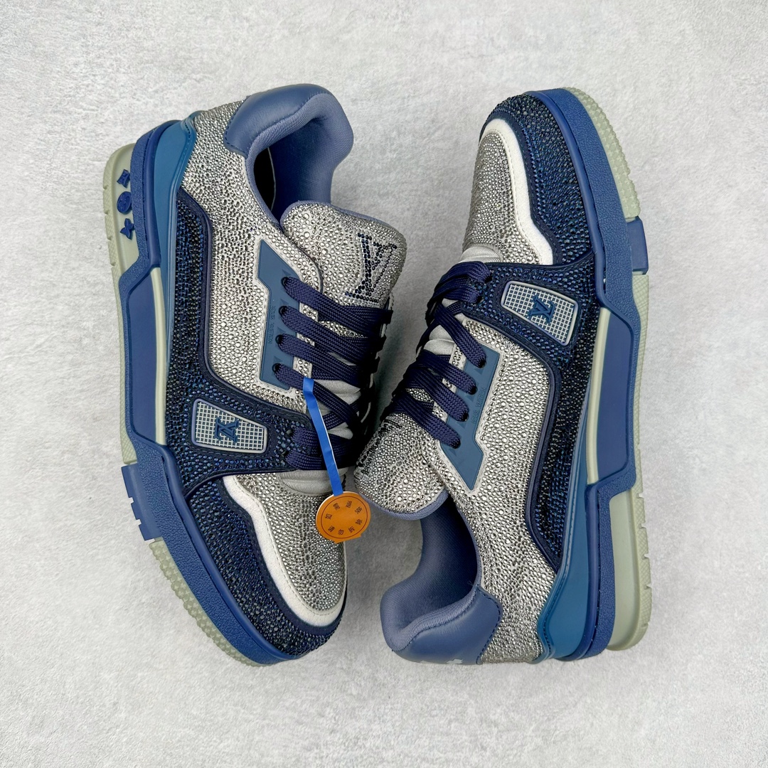 图片[3]-＃K纯原 Louis Vuitton Trainer lv时装走秀运动鞋 市场所有版本中综合最强的货品 GD实力大厂出品 全网最全配色更新最快 最成熟的做工稳定的品控 完美鞋型超高的清洁度 零毛边线头瑕疵 全套原楦原纸版原鞋开模 全网最具灵魂的版型 正确原装黄色鞋盒 正确中底印花 鞋面印花3D高频深度立体 全鞋电脑针车 紧密相连 针距密度一致 环保乳胶注塑鞋垫 厚度脚感还原原版 皮面裁剪部位 统一油边封口工艺 原装橡胶大底含胶量大底组合零偏差 专柜全套包装 防尘袋 说明书 质保卡 男女鞋 尺码：35 36 37 38 39 40 41 42 43 44 45-选品中心