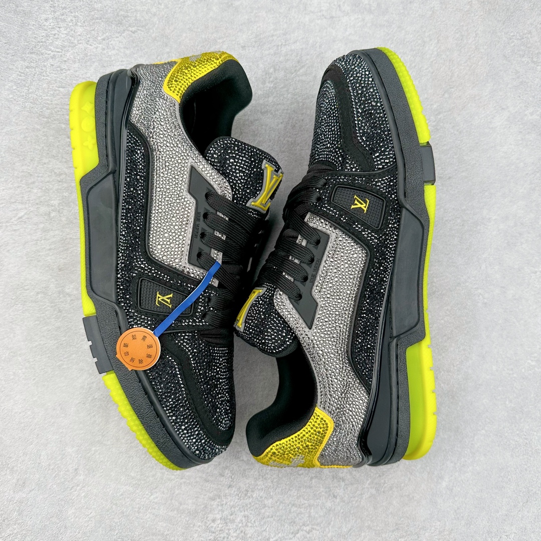 图片[3]-＃K纯原 Louis Vuitton Trainer lv时装走秀运动鞋 市场所有版本中综合最强的货品 GD实力大厂出品 全网最全配色更新最快 最成熟的做工稳定的品控 完美鞋型超高的清洁度 零毛边线头瑕疵 全套原楦原纸版原鞋开模 全网最具灵魂的版型 正确原装黄色鞋盒 正确中底印花 鞋面印花3D高频深度立体 全鞋电脑针车 紧密相连 针距密度一致 环保乳胶注塑鞋垫 厚度脚感还原原版 皮面裁剪部位 统一油边封口工艺 原装橡胶大底含胶量大底组合零偏差 专柜全套包装 防尘袋 说明书 质保卡 男女鞋 尺码：35 36 37 38 39 40 41 42 43 44 45-选品中心