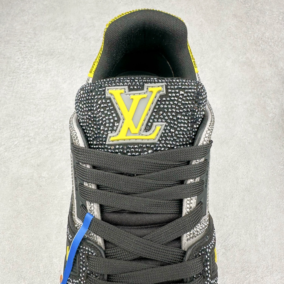 图片[5]-＃K纯原 Louis Vuitton Trainer lv时装走秀运动鞋 市场所有版本中综合最强的货品 GD实力大厂出品 全网最全配色更新最快 最成熟的做工稳定的品控 完美鞋型超高的清洁度 零毛边线头瑕疵 全套原楦原纸版原鞋开模 全网最具灵魂的版型 正确原装黄色鞋盒 正确中底印花 鞋面印花3D高频深度立体 全鞋电脑针车 紧密相连 针距密度一致 环保乳胶注塑鞋垫 厚度脚感还原原版 皮面裁剪部位 统一油边封口工艺 原装橡胶大底含胶量大底组合零偏差 专柜全套包装 防尘袋 说明书 质保卡 男女鞋 尺码：35 36 37 38 39 40 41 42 43 44 45-选品中心