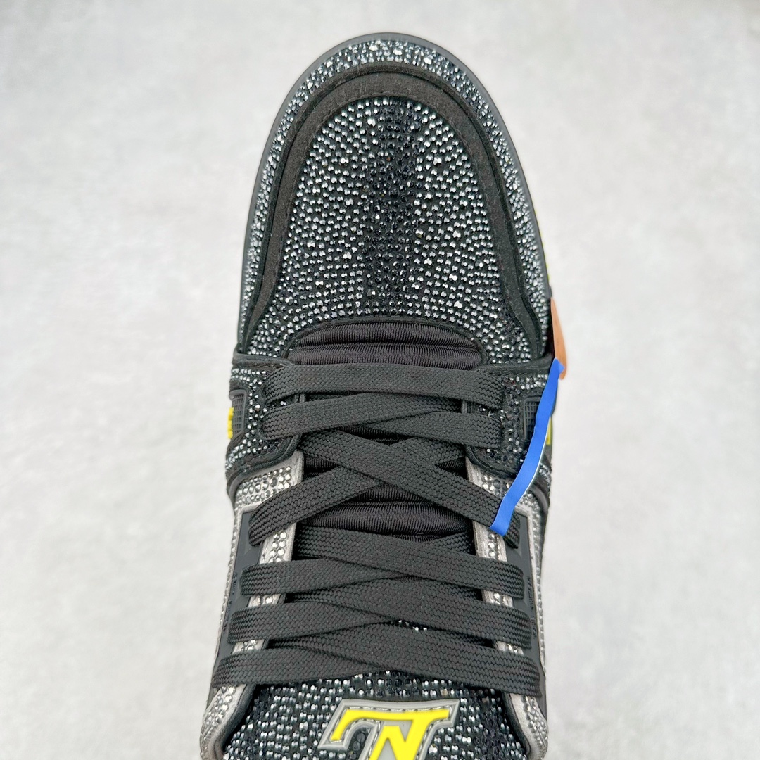 图片[4]-＃K纯原 Louis Vuitton Trainer lv时装走秀运动鞋 市场所有版本中综合最强的货品 GD实力大厂出品 全网最全配色更新最快 最成熟的做工稳定的品控 完美鞋型超高的清洁度 零毛边线头瑕疵 全套原楦原纸版原鞋开模 全网最具灵魂的版型 正确原装黄色鞋盒 正确中底印花 鞋面印花3D高频深度立体 全鞋电脑针车 紧密相连 针距密度一致 环保乳胶注塑鞋垫 厚度脚感还原原版 皮面裁剪部位 统一油边封口工艺 原装橡胶大底含胶量大底组合零偏差 专柜全套包装 防尘袋 说明书 质保卡 男女鞋 尺码：35 36 37 38 39 40 41 42 43 44 45-选品中心