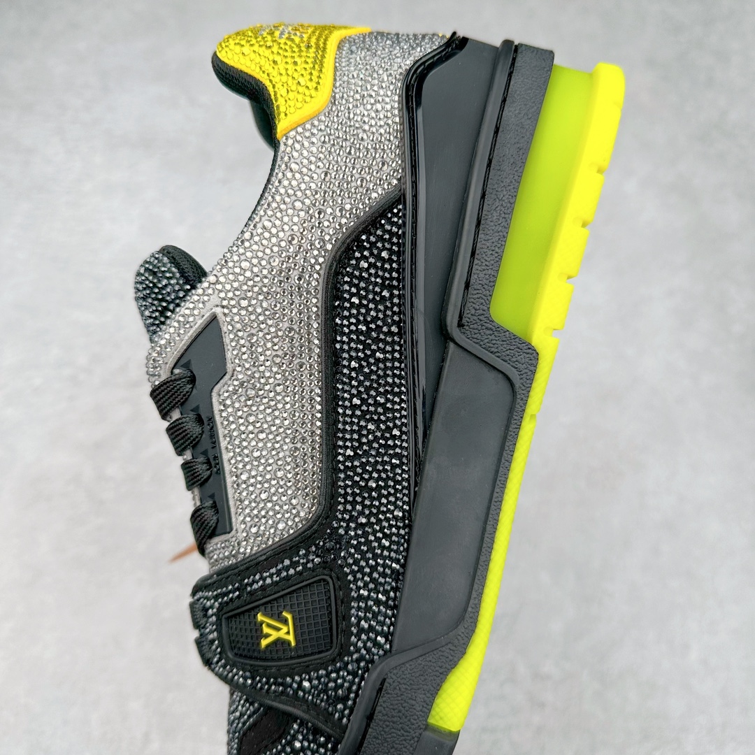 图片[7]-＃K纯原 Louis Vuitton Trainer lv时装走秀运动鞋 市场所有版本中综合最强的货品 GD实力大厂出品 全网最全配色更新最快 最成熟的做工稳定的品控 完美鞋型超高的清洁度 零毛边线头瑕疵 全套原楦原纸版原鞋开模 全网最具灵魂的版型 正确原装黄色鞋盒 正确中底印花 鞋面印花3D高频深度立体 全鞋电脑针车 紧密相连 针距密度一致 环保乳胶注塑鞋垫 厚度脚感还原原版 皮面裁剪部位 统一油边封口工艺 原装橡胶大底含胶量大底组合零偏差 专柜全套包装 防尘袋 说明书 质保卡 男女鞋 尺码：35 36 37 38 39 40 41 42 43 44 45-选品中心