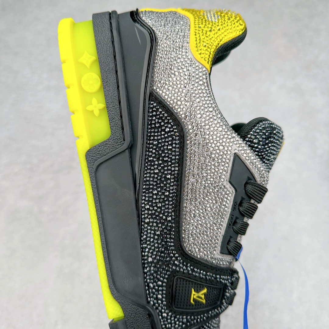 图片[6]-＃K纯原 Louis Vuitton Trainer lv时装走秀运动鞋 市场所有版本中综合最强的货品 GD实力大厂出品 全网最全配色更新最快 最成熟的做工稳定的品控 完美鞋型超高的清洁度 零毛边线头瑕疵 全套原楦原纸版原鞋开模 全网最具灵魂的版型 正确原装黄色鞋盒 正确中底印花 鞋面印花3D高频深度立体 全鞋电脑针车 紧密相连 针距密度一致 环保乳胶注塑鞋垫 厚度脚感还原原版 皮面裁剪部位 统一油边封口工艺 原装橡胶大底含胶量大底组合零偏差 专柜全套包装 防尘袋 说明书 质保卡 男女鞋 尺码：35 36 37 38 39 40 41 42 43 44 45-选品中心