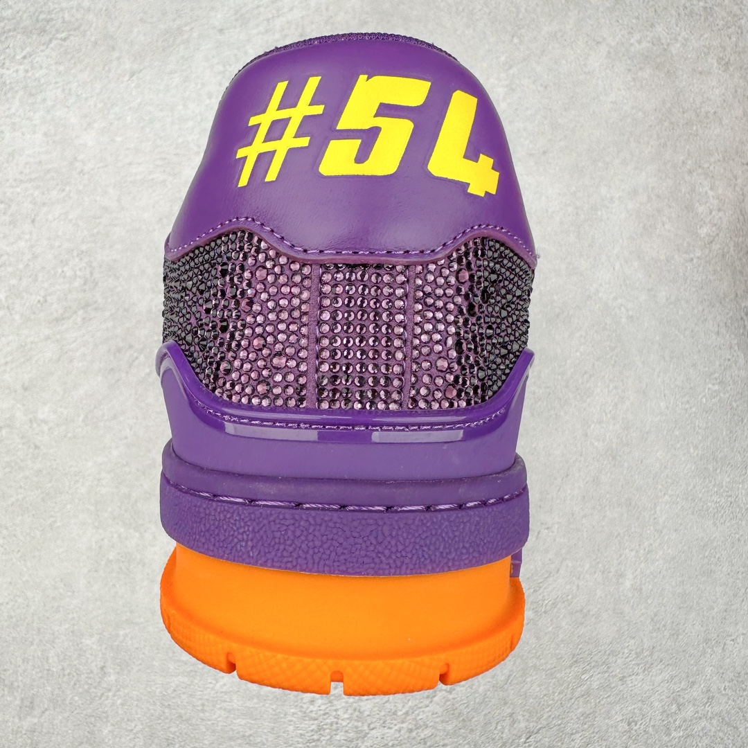 图片[8]-＃K纯原 Louis Vuitton Trainer lv时装走秀运动鞋 市场所有版本中综合最强的货品 GD实力大厂出品 全网最全配色更新最快 最成熟的做工稳定的品控 完美鞋型超高的清洁度 零毛边线头瑕疵 全套原楦原纸版原鞋开模 全网最具灵魂的版型 正确原装黄色鞋盒 正确中底印花 鞋面印花3D高频深度立体 全鞋电脑针车 紧密相连 针距密度一致 环保乳胶注塑鞋垫 厚度脚感还原原版 皮面裁剪部位 统一油边封口工艺 原装橡胶大底含胶量大底组合零偏差 专柜全套包装 防尘袋 说明书 质保卡 男女鞋 尺码：35 36 37 38 39 40 41 42 43 44 45-选品中心