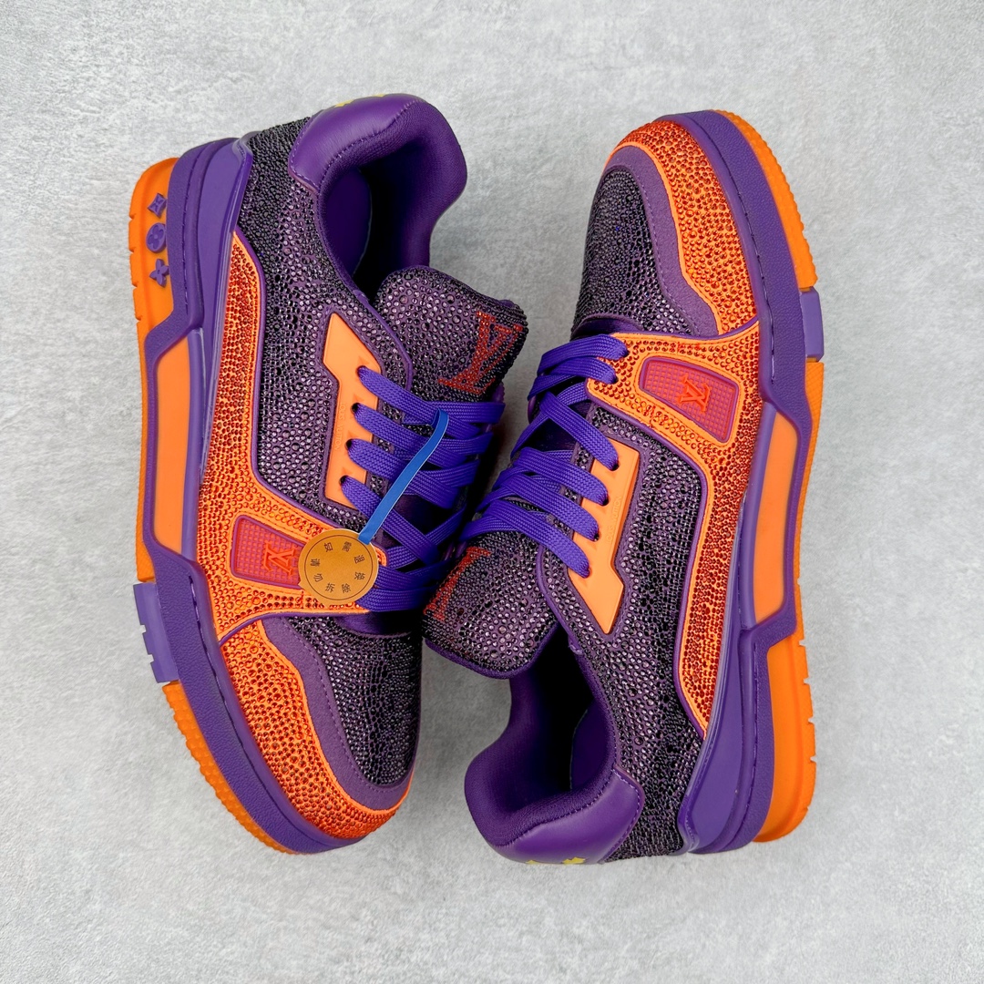 图片[3]-＃K纯原 Louis Vuitton Trainer lv时装走秀运动鞋 市场所有版本中综合最强的货品 GD实力大厂出品 全网最全配色更新最快 最成熟的做工稳定的品控 完美鞋型超高的清洁度 零毛边线头瑕疵 全套原楦原纸版原鞋开模 全网最具灵魂的版型 正确原装黄色鞋盒 正确中底印花 鞋面印花3D高频深度立体 全鞋电脑针车 紧密相连 针距密度一致 环保乳胶注塑鞋垫 厚度脚感还原原版 皮面裁剪部位 统一油边封口工艺 原装橡胶大底含胶量大底组合零偏差 专柜全套包装 防尘袋 说明书 质保卡 男女鞋 尺码：35 36 37 38 39 40 41 42 43 44 45-选品中心