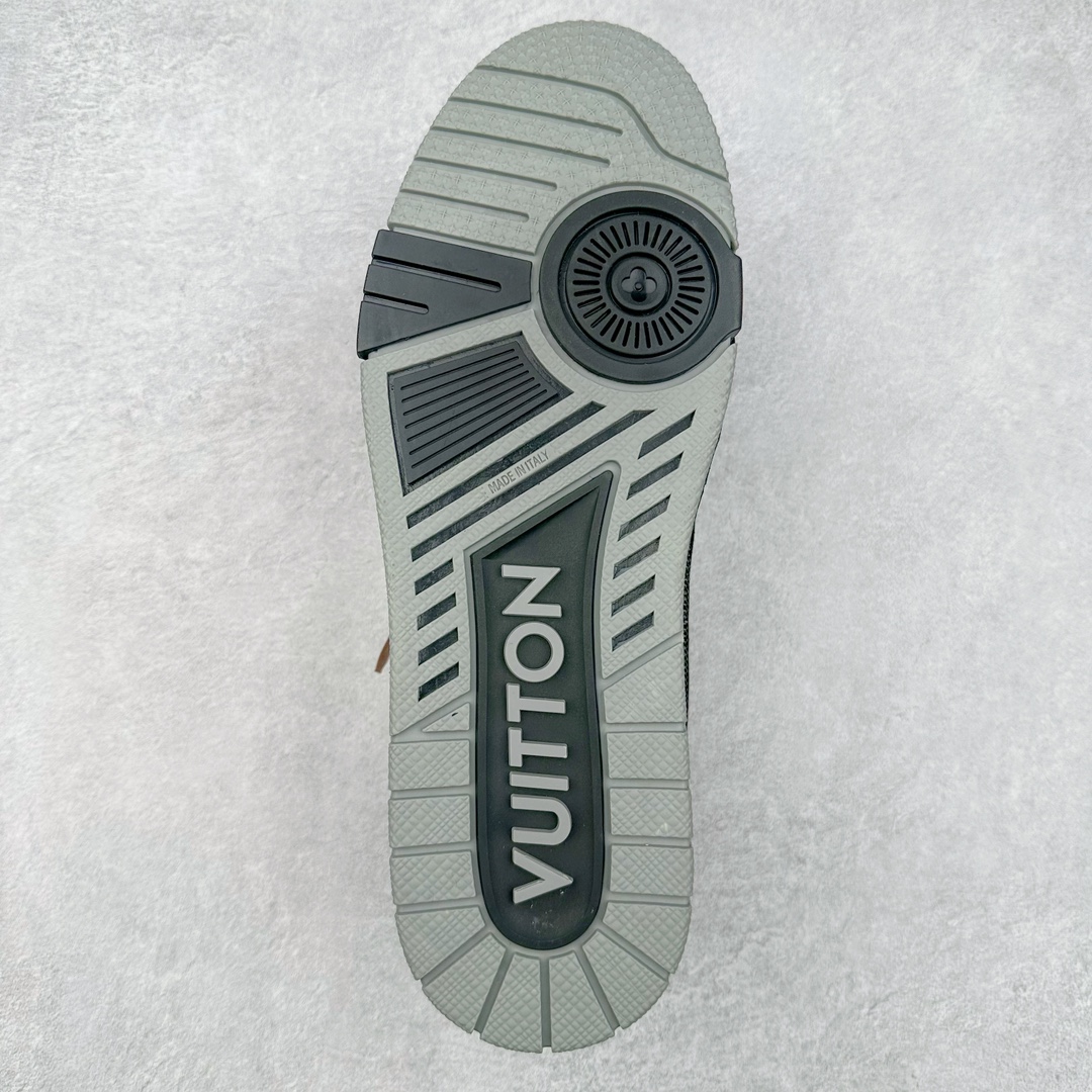 图片[9]-＃K纯原 Louis Vuitton Trainer lv时装走秀运动鞋 市场所有版本中综合最强的货品 GD实力大厂出品 全网最全配色更新最快 最成熟的做工稳定的品控 完美鞋型超高的清洁度 零毛边线头瑕疵 全套原楦原纸版原鞋开模 全网最具灵魂的版型 正确原装黄色鞋盒 正确中底印花 鞋面印花3D高频深度立体 全鞋电脑针车 紧密相连 针距密度一致 环保乳胶注塑鞋垫 厚度脚感还原原版 皮面裁剪部位 统一油边封口工艺 原装橡胶大底含胶量大底组合零偏差 专柜全套包装 防尘袋 说明书 质保卡 男女鞋 尺码：35 36 37 38 39 40 41 42 43 44 45-选品中心