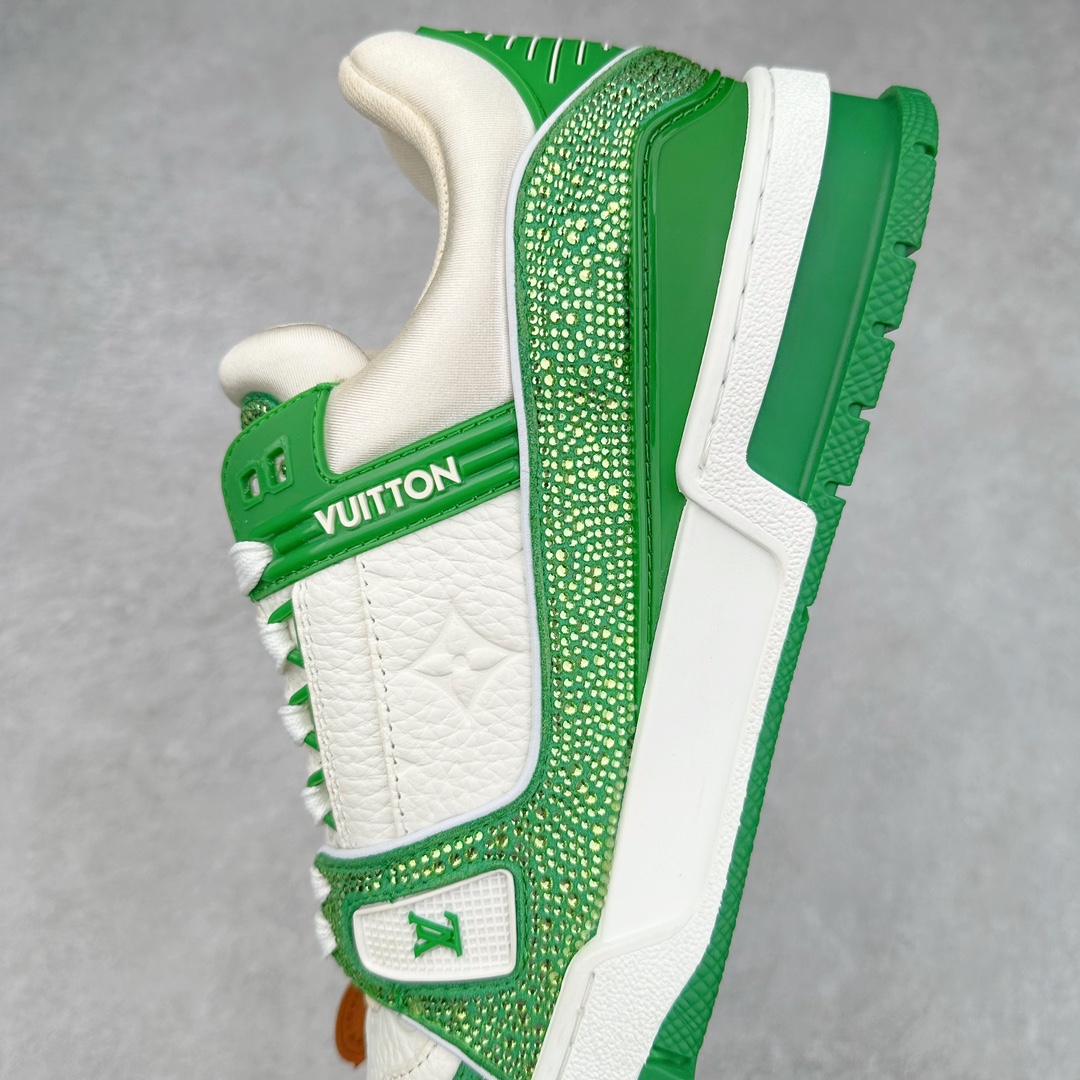 图片[7]-＃K纯原 Louis Vuitton Trainer lv时装走秀运动鞋 市场所有版本中综合最强的货品 GD实力大厂出品 全网最全配色更新最快 最成熟的做工稳定的品控 完美鞋型超高的清洁度 零毛边线头瑕疵 全套原楦原纸版原鞋开模 全网最具灵魂的版型 正确原装黄色鞋盒 正确中底印花 鞋面印花3D高频深度立体 全鞋电脑针车 紧密相连 针距密度一致 环保乳胶注塑鞋垫 厚度脚感还原原版 皮面裁剪部位 统一油边封口工艺 原装橡胶大底含胶量大底组合零偏差 专柜全套包装 防尘袋 说明书 质保卡 男女鞋 尺码：35 36 37 38 39 40 41 42 43 44 45-选品中心