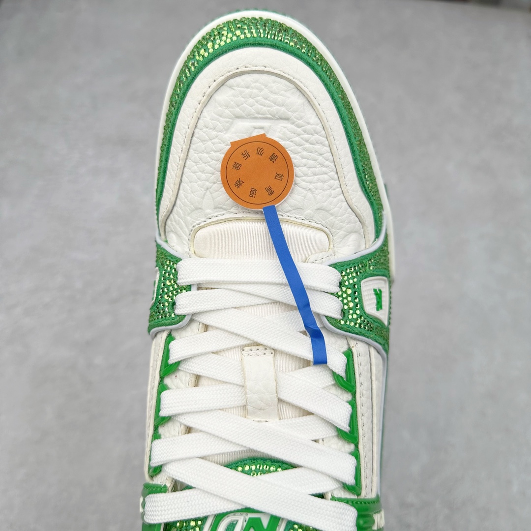 图片[4]-＃K纯原 Louis Vuitton Trainer lv时装走秀运动鞋 市场所有版本中综合最强的货品 GD实力大厂出品 全网最全配色更新最快 最成熟的做工稳定的品控 完美鞋型超高的清洁度 零毛边线头瑕疵 全套原楦原纸版原鞋开模 全网最具灵魂的版型 正确原装黄色鞋盒 正确中底印花 鞋面印花3D高频深度立体 全鞋电脑针车 紧密相连 针距密度一致 环保乳胶注塑鞋垫 厚度脚感还原原版 皮面裁剪部位 统一油边封口工艺 原装橡胶大底含胶量大底组合零偏差 专柜全套包装 防尘袋 说明书 质保卡 男女鞋 尺码：35 36 37 38 39 40 41 42 43 44 45-选品中心