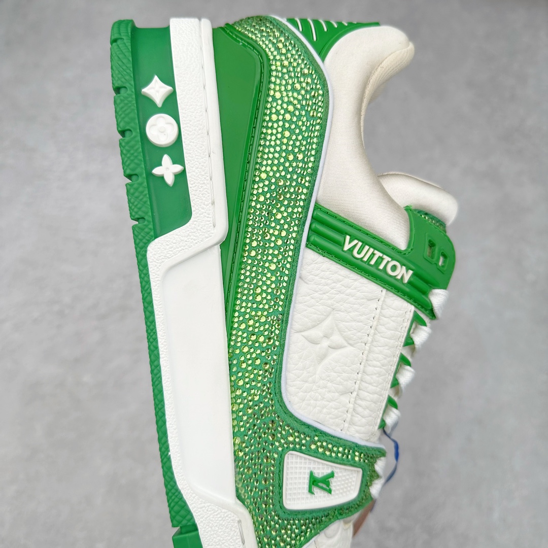 图片[6]-＃K纯原 Louis Vuitton Trainer lv时装走秀运动鞋 市场所有版本中综合最强的货品 GD实力大厂出品 全网最全配色更新最快 最成熟的做工稳定的品控 完美鞋型超高的清洁度 零毛边线头瑕疵 全套原楦原纸版原鞋开模 全网最具灵魂的版型 正确原装黄色鞋盒 正确中底印花 鞋面印花3D高频深度立体 全鞋电脑针车 紧密相连 针距密度一致 环保乳胶注塑鞋垫 厚度脚感还原原版 皮面裁剪部位 统一油边封口工艺 原装橡胶大底含胶量大底组合零偏差 专柜全套包装 防尘袋 说明书 质保卡 男女鞋 尺码：35 36 37 38 39 40 41 42 43 44 45-选品中心