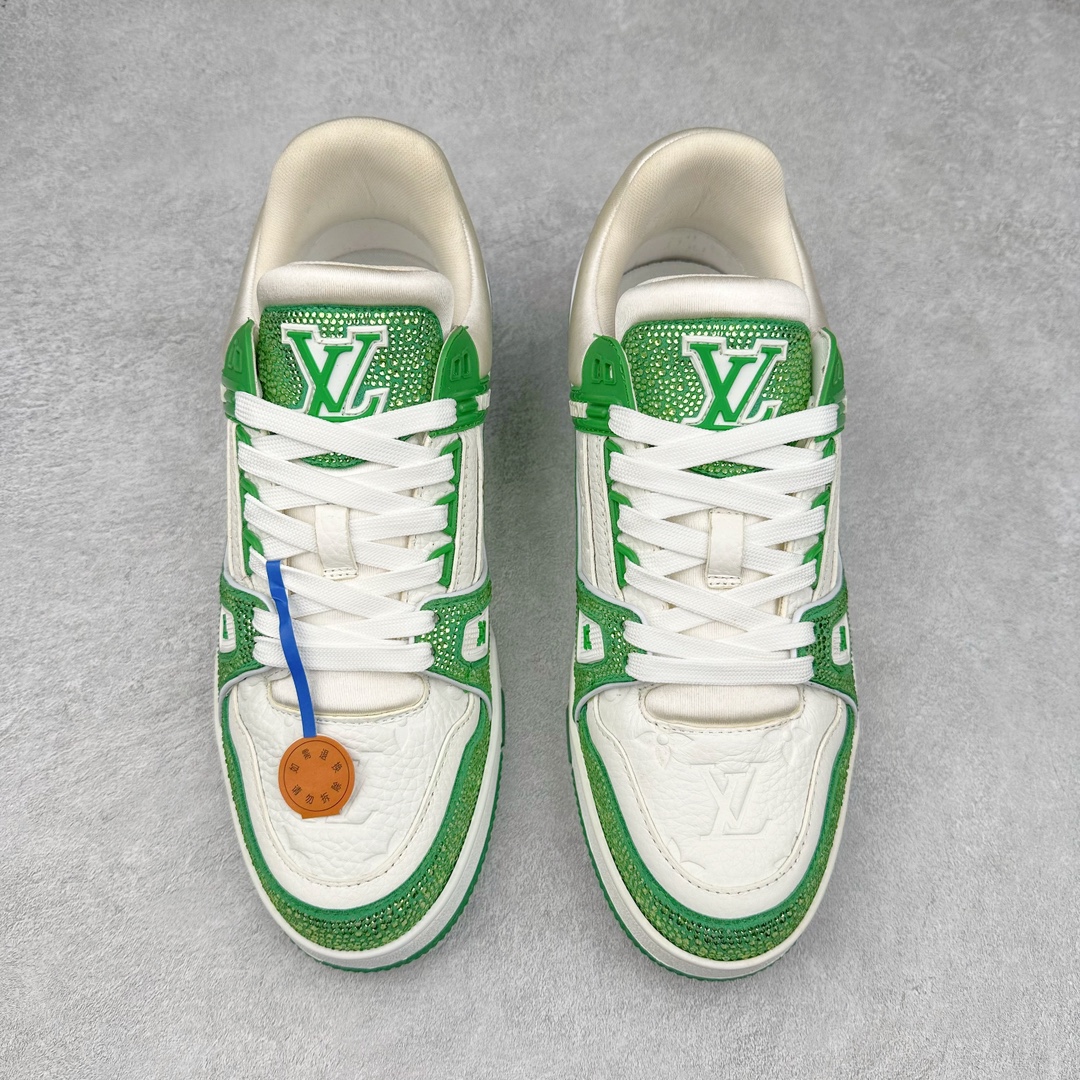 图片[2]-＃K纯原 Louis Vuitton Trainer lv时装走秀运动鞋 市场所有版本中综合最强的货品 GD实力大厂出品 全网最全配色更新最快 最成熟的做工稳定的品控 完美鞋型超高的清洁度 零毛边线头瑕疵 全套原楦原纸版原鞋开模 全网最具灵魂的版型 正确原装黄色鞋盒 正确中底印花 鞋面印花3D高频深度立体 全鞋电脑针车 紧密相连 针距密度一致 环保乳胶注塑鞋垫 厚度脚感还原原版 皮面裁剪部位 统一油边封口工艺 原装橡胶大底含胶量大底组合零偏差 专柜全套包装 防尘袋 说明书 质保卡 男女鞋 尺码：35 36 37 38 39 40 41 42 43 44 45-选品中心