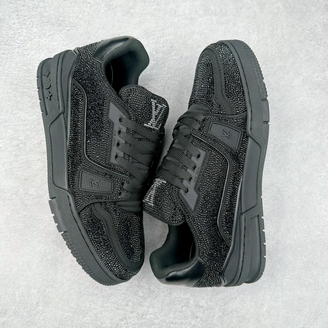 图片[3]-＃K纯原 Louis Vuitton Trainer lv时装走秀运动鞋 市场所有版本中综合最强的货品 GD实力大厂出品 全网最全配色更新最快 最成熟的做工稳定的品控 完美鞋型超高的清洁度 零毛边线头瑕疵 全套原楦原纸版原鞋开模 全网最具灵魂的版型 正确原装黄色鞋盒 正确中底印花 鞋面印花3D高频深度立体 全鞋电脑针车 紧密相连 针距密度一致 环保乳胶注塑鞋垫 厚度脚感还原原版 皮面裁剪部位 统一油边封口工艺 原装橡胶大底含胶量大底组合零偏差 专柜全套包装 防尘袋 说明书 质保卡 男女鞋 尺码：35 36 37 38 39 40 41 42 43 44 45-选品中心