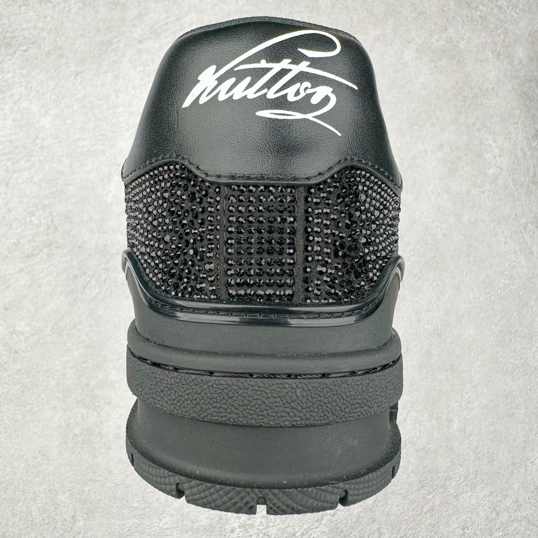 图片[8]-＃K纯原 Louis Vuitton Trainer lv时装走秀运动鞋 市场所有版本中综合最强的货品 GD实力大厂出品 全网最全配色更新最快 最成熟的做工稳定的品控 完美鞋型超高的清洁度 零毛边线头瑕疵 全套原楦原纸版原鞋开模 全网最具灵魂的版型 正确原装黄色鞋盒 正确中底印花 鞋面印花3D高频深度立体 全鞋电脑针车 紧密相连 针距密度一致 环保乳胶注塑鞋垫 厚度脚感还原原版 皮面裁剪部位 统一油边封口工艺 原装橡胶大底含胶量大底组合零偏差 专柜全套包装 防尘袋 说明书 质保卡 男女鞋 尺码：35 36 37 38 39 40 41 42 43 44 45-选品中心